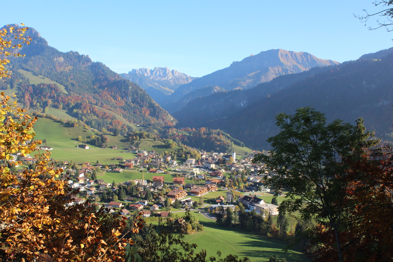 Le village de Charmey en automne