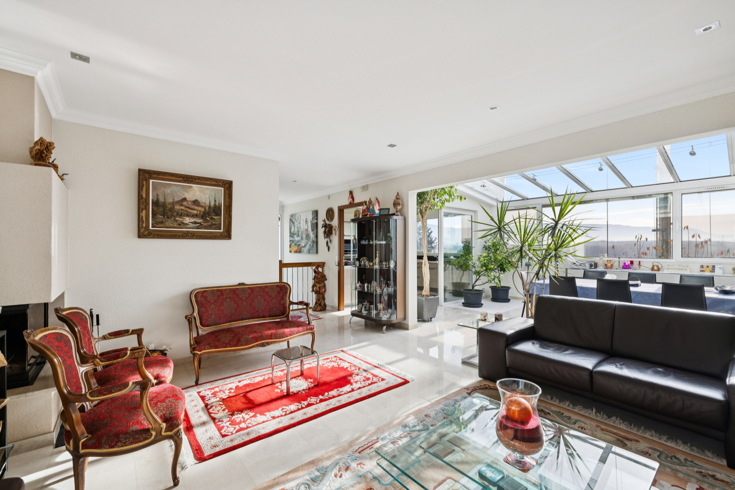 Spacieux séjour ouvert, avec cheminée Spacieux séjour ouvert, avec cheminée