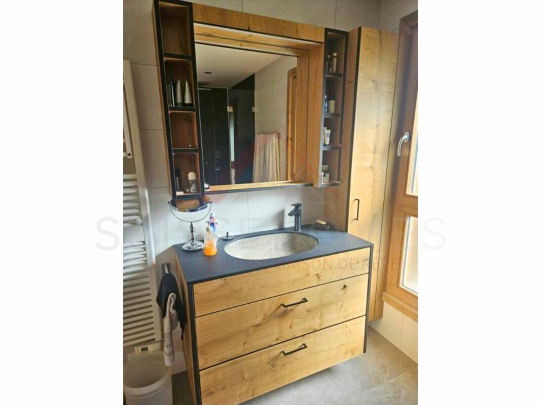 Badezimmer (mit Dusche / Badewanne) ? Salle de bains (avec douche / baignoire)