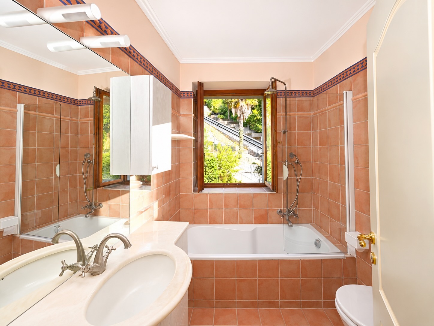 Interior view 7