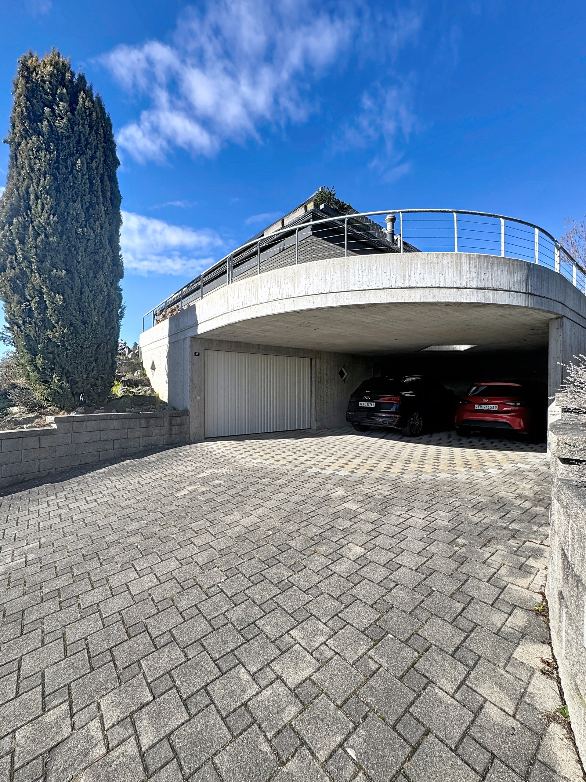 Accès extérieur / garage et couvert