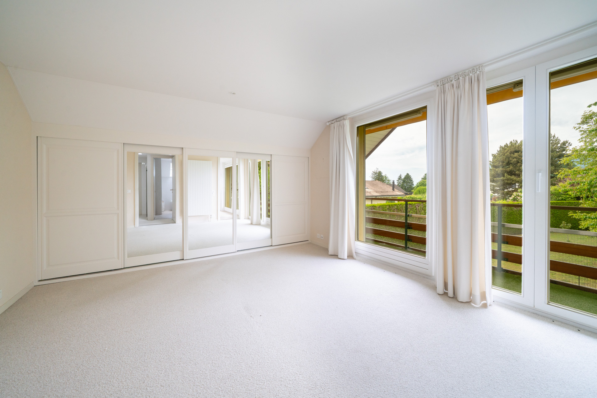 Interior view 10