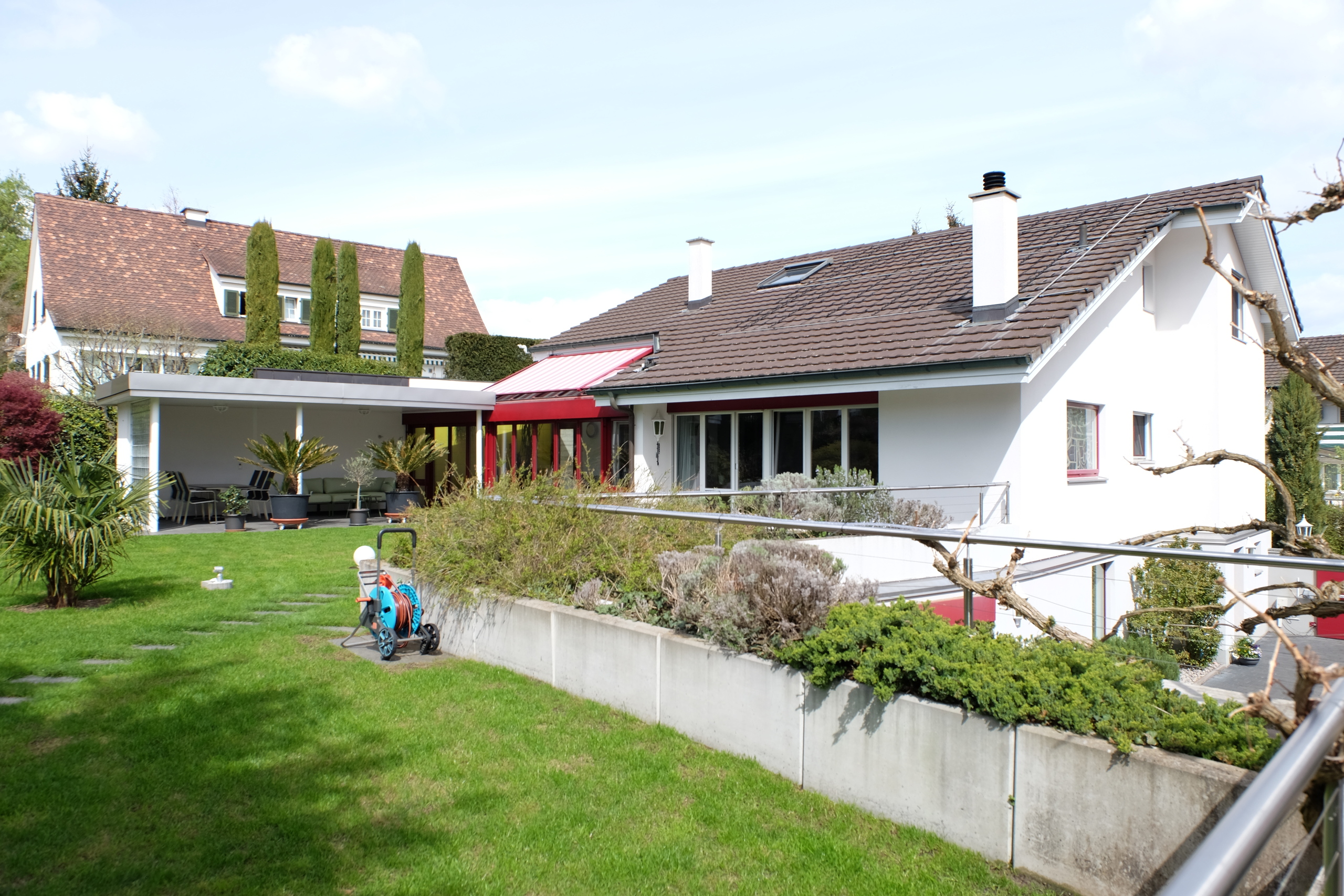 Sicht von Treppenaufgang bei Garage