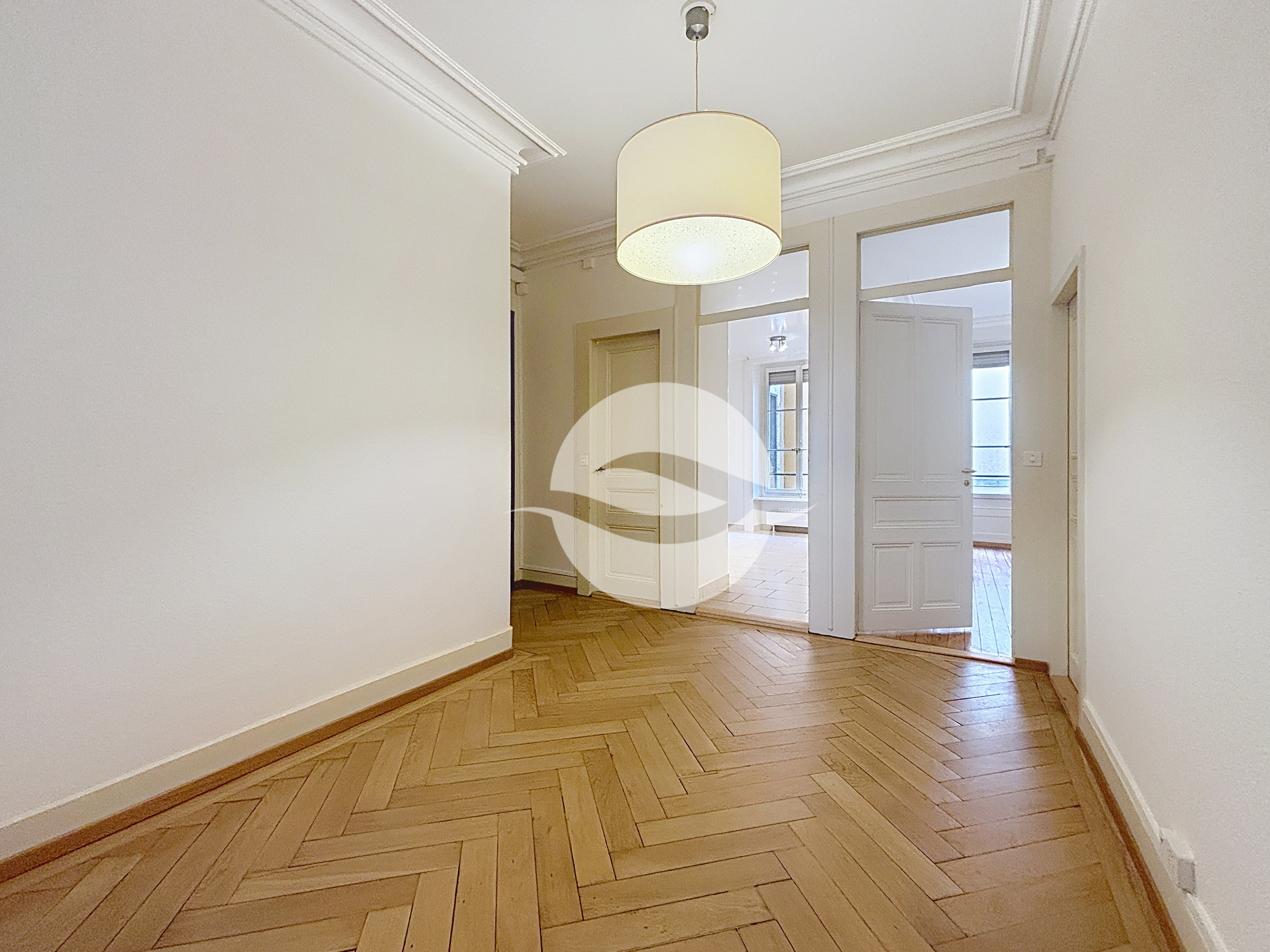 Hall d'entrée avec WC visiteurs Hall d'entrée avec WC visiteurs