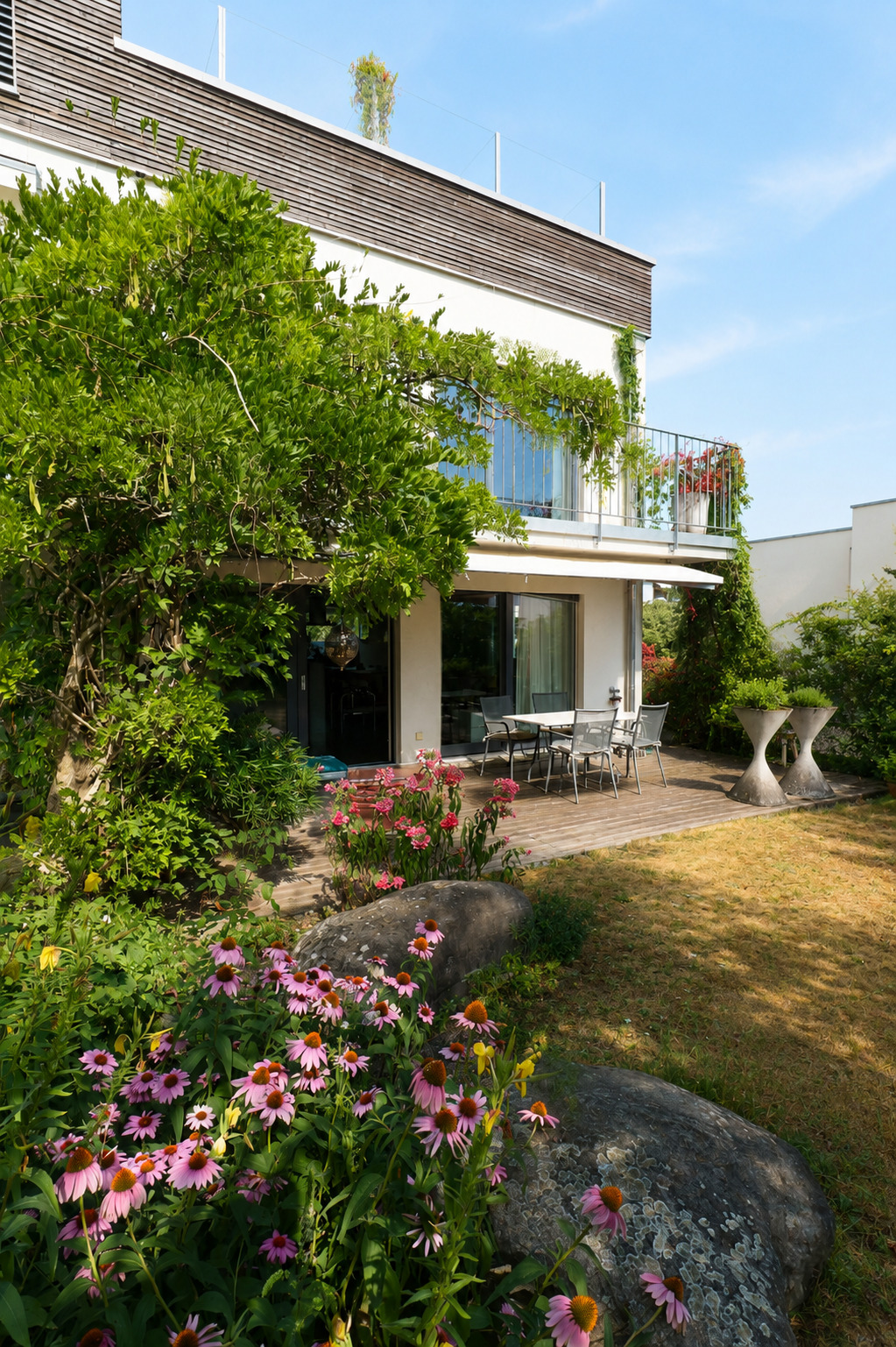 Exterior view 2