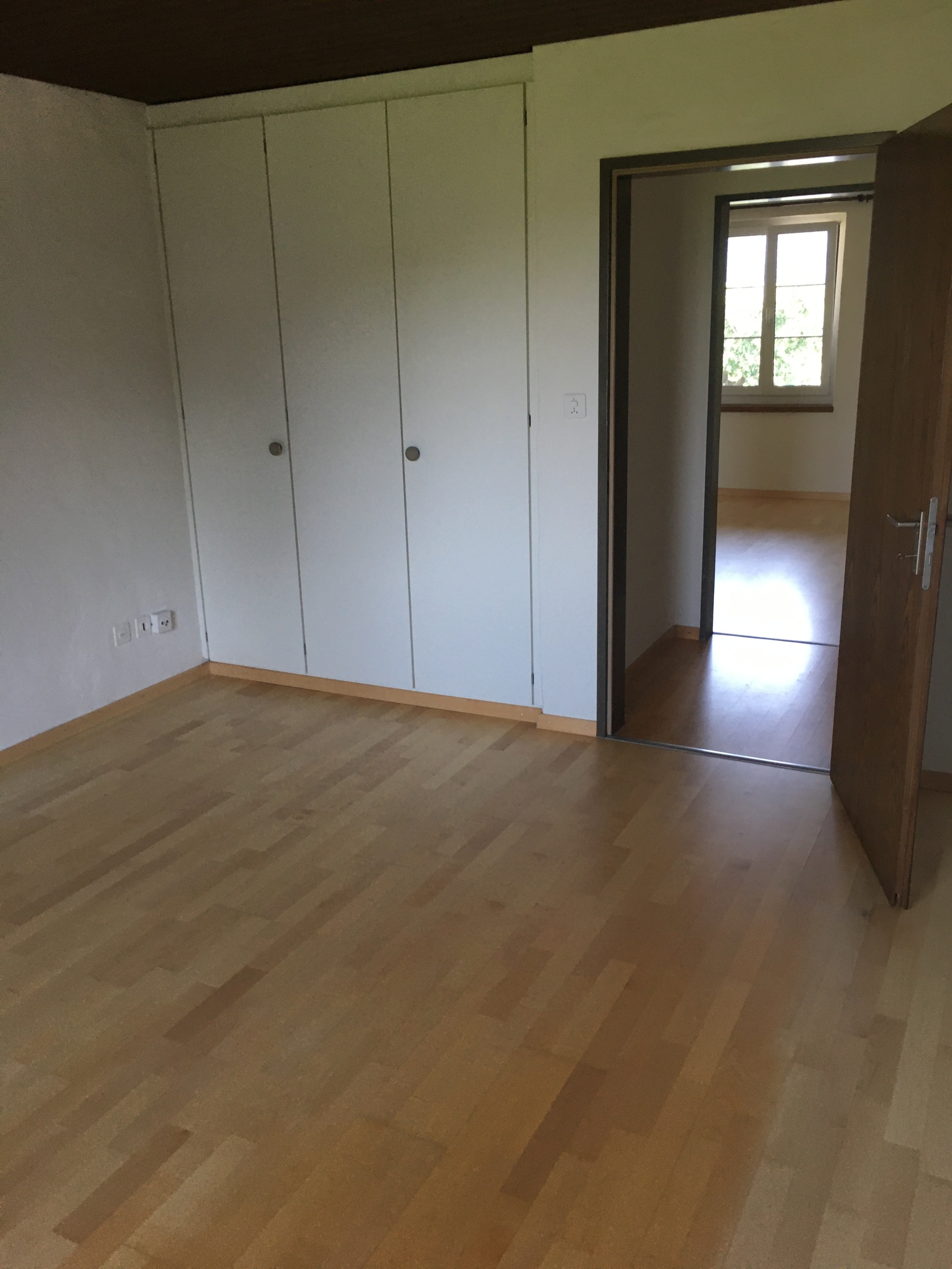 Zimmer mit Einbauschränken