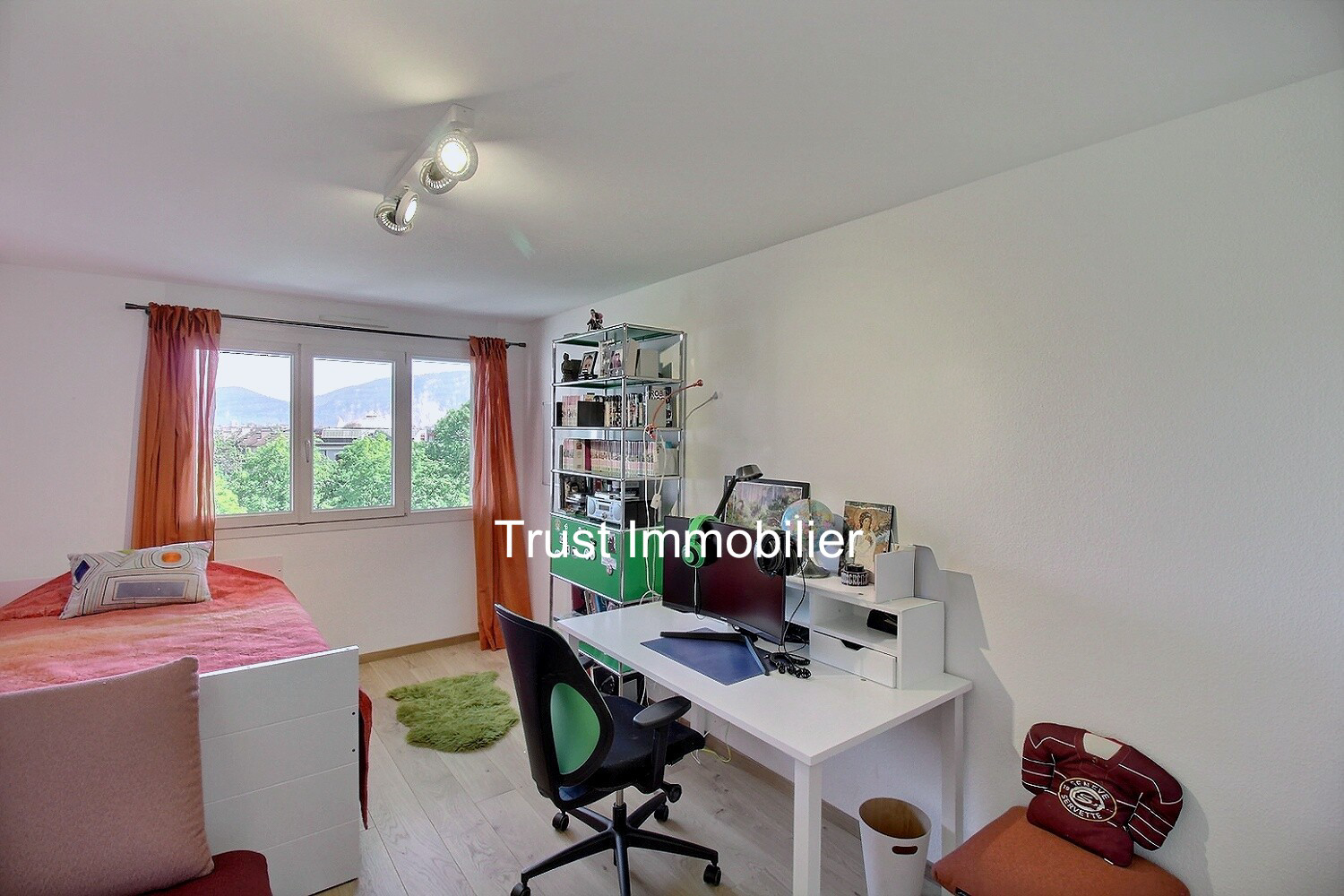Interior view 6