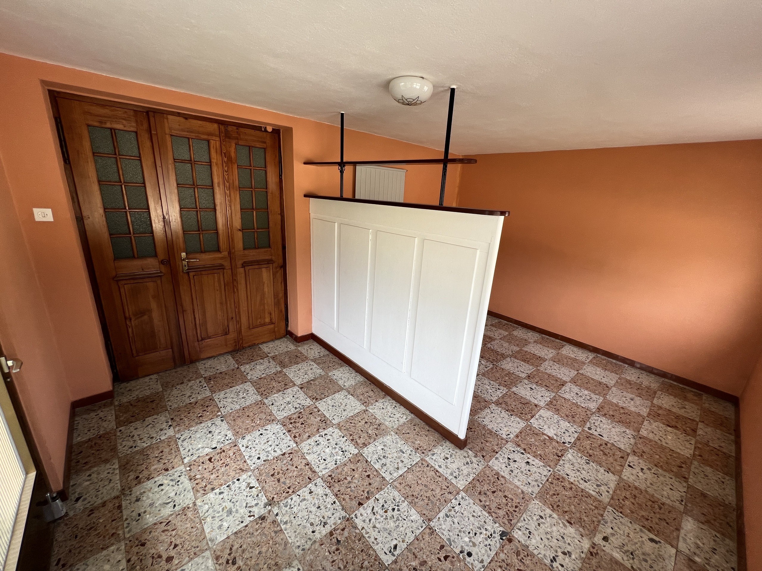 Eingang mit Garderobe.