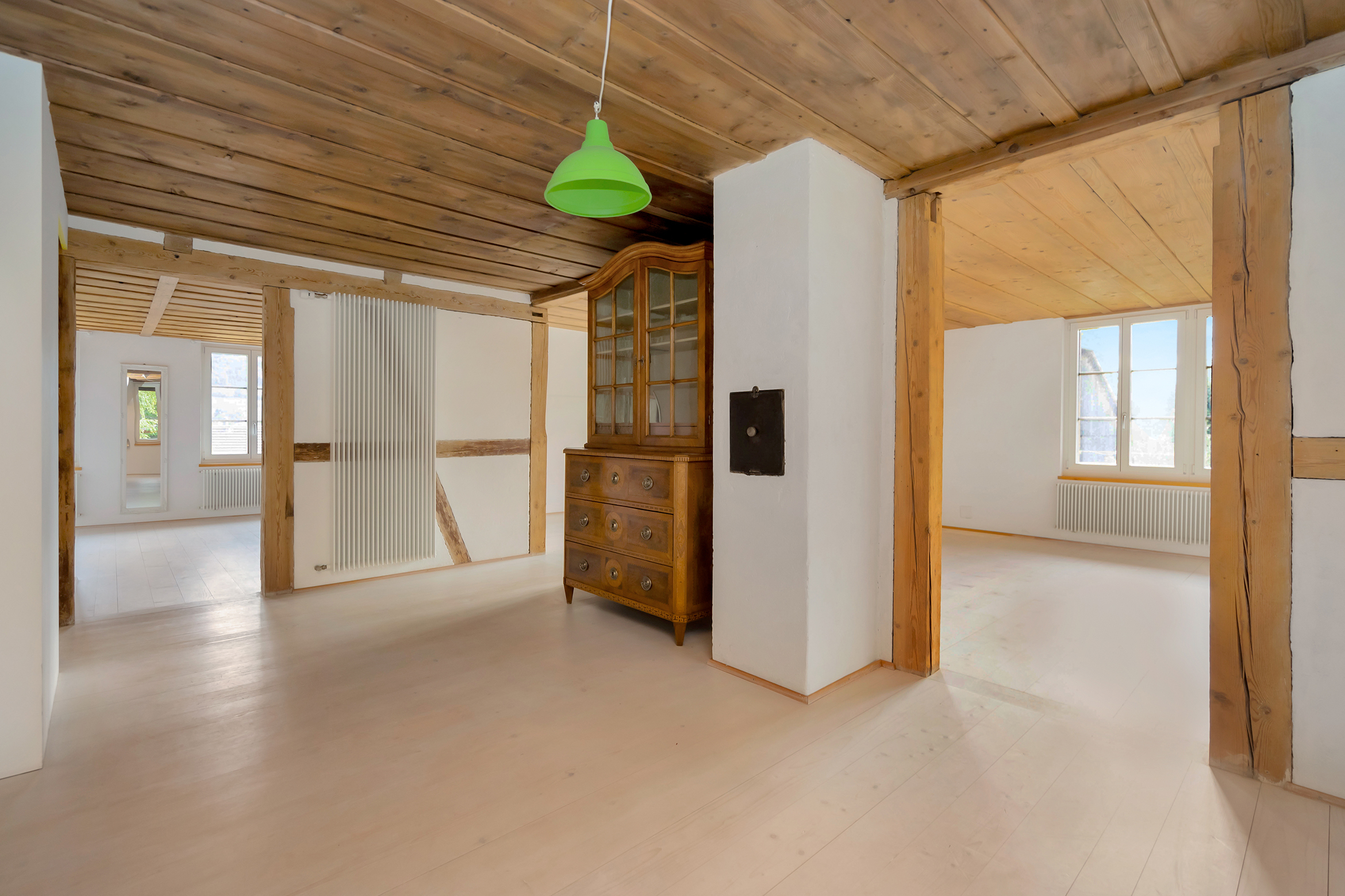 Blick vom Essbereich zum Wohn- und Schlafzimmer Blick vom Essbereich zum Wohn- und Schlafzimmer
