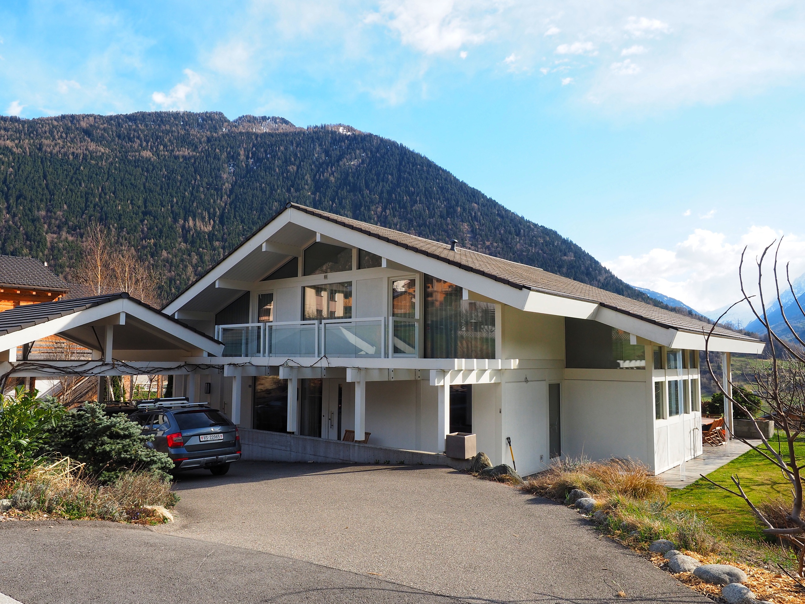 Exterior view 6