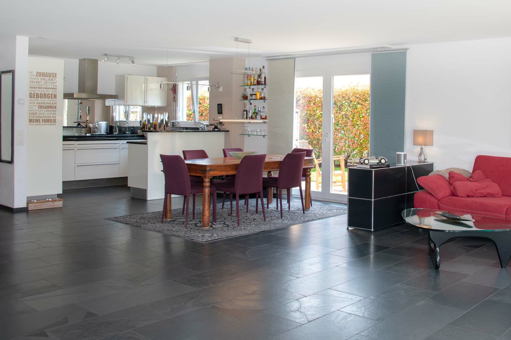 Wohnzimmer mit Küche