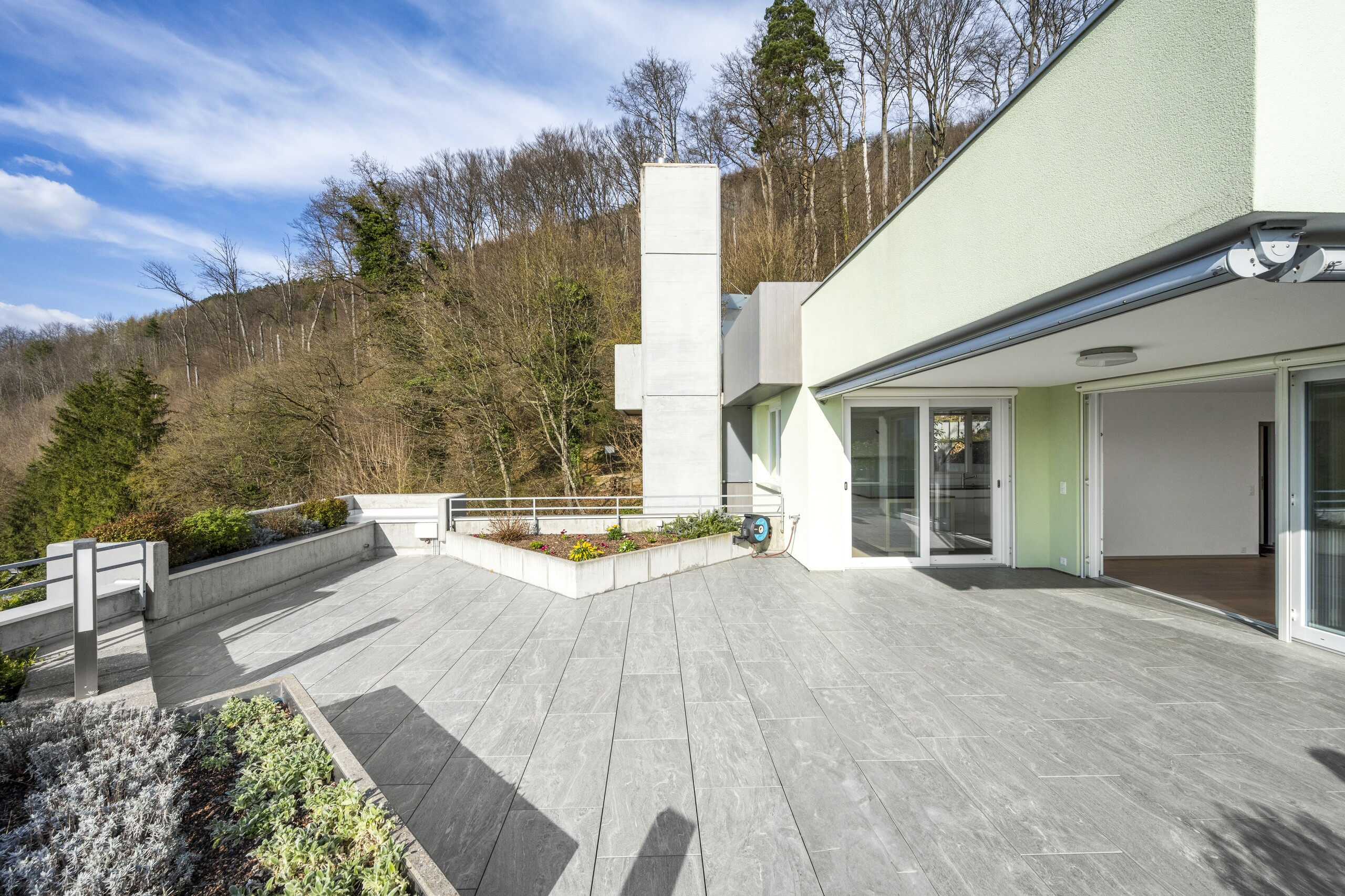 Terrasse mit Natur und Weitsicht