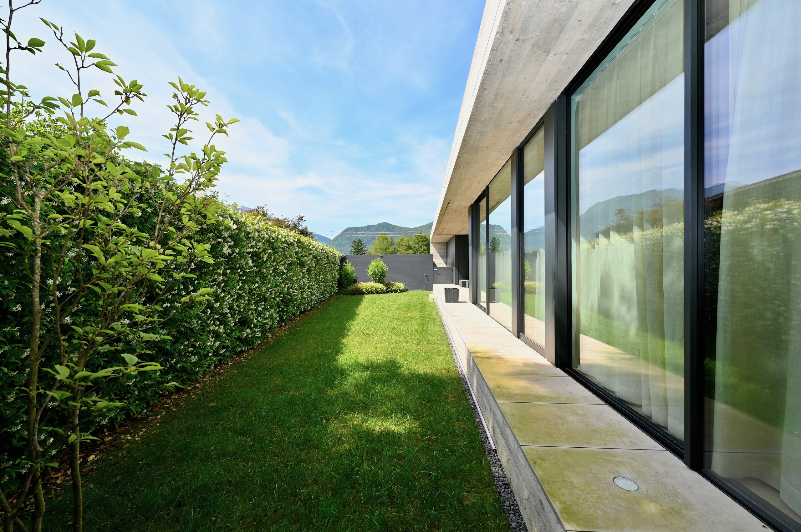 Exterior view 3