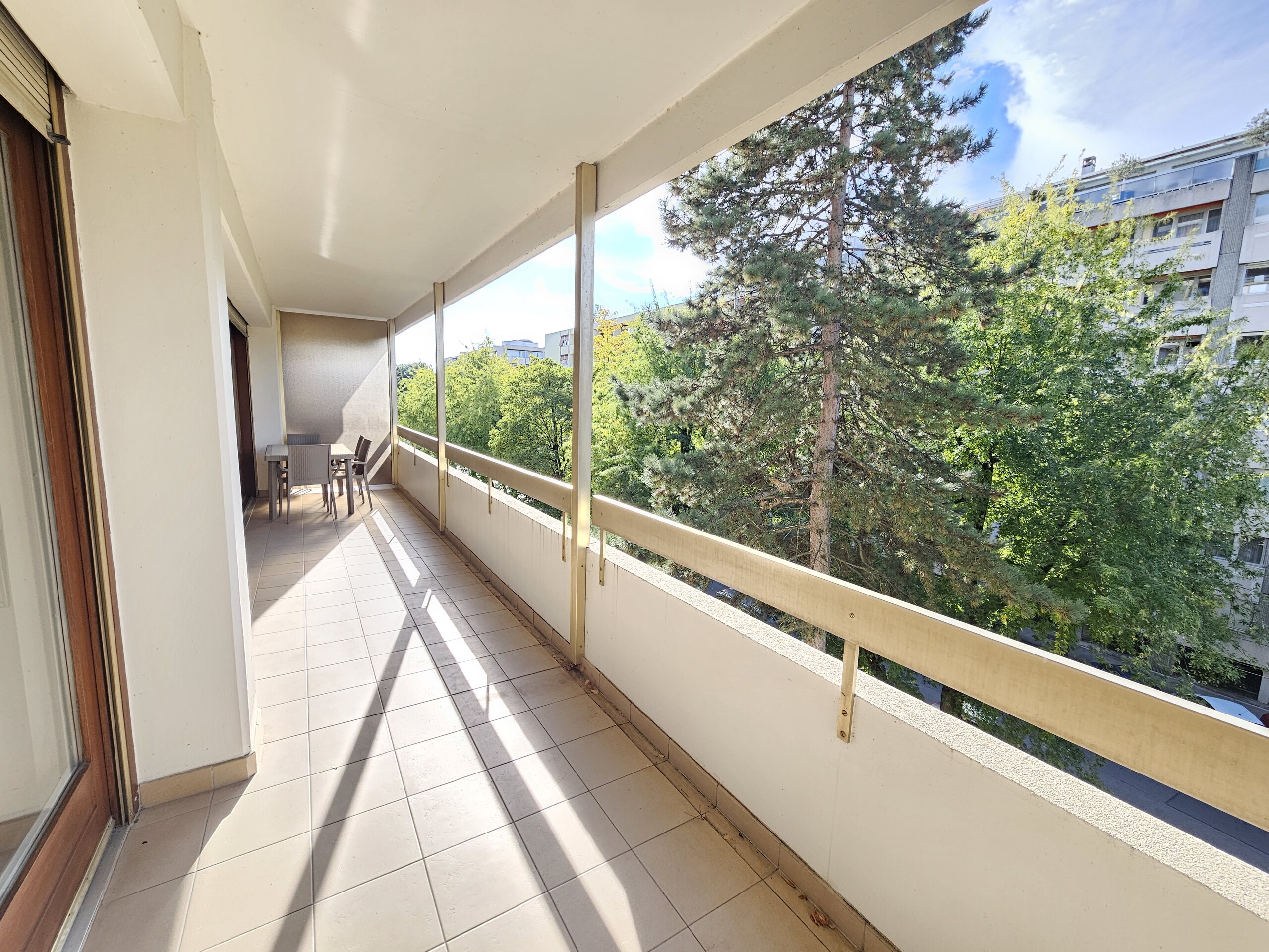 Interior view 14