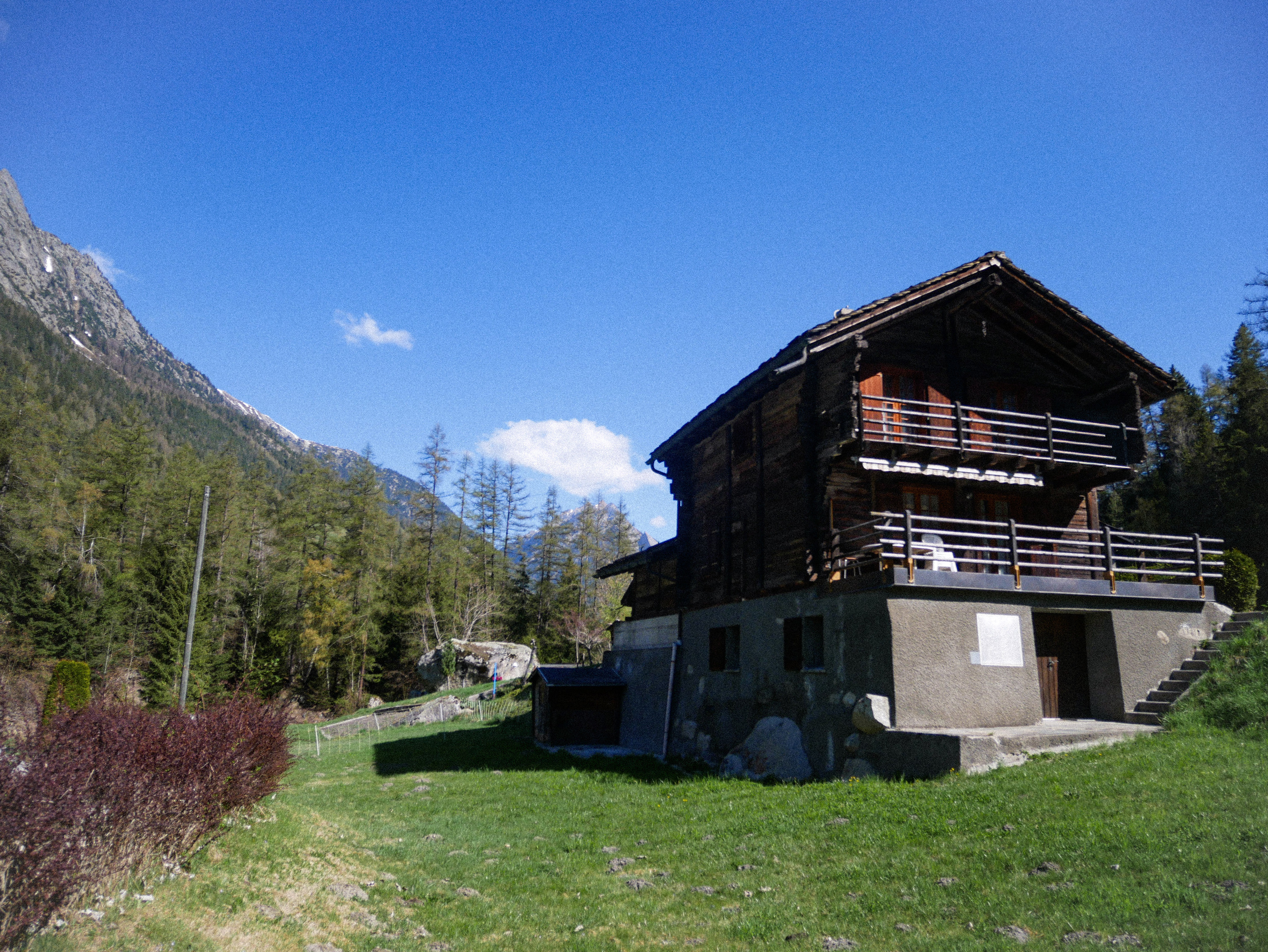 Le chalet et jardin