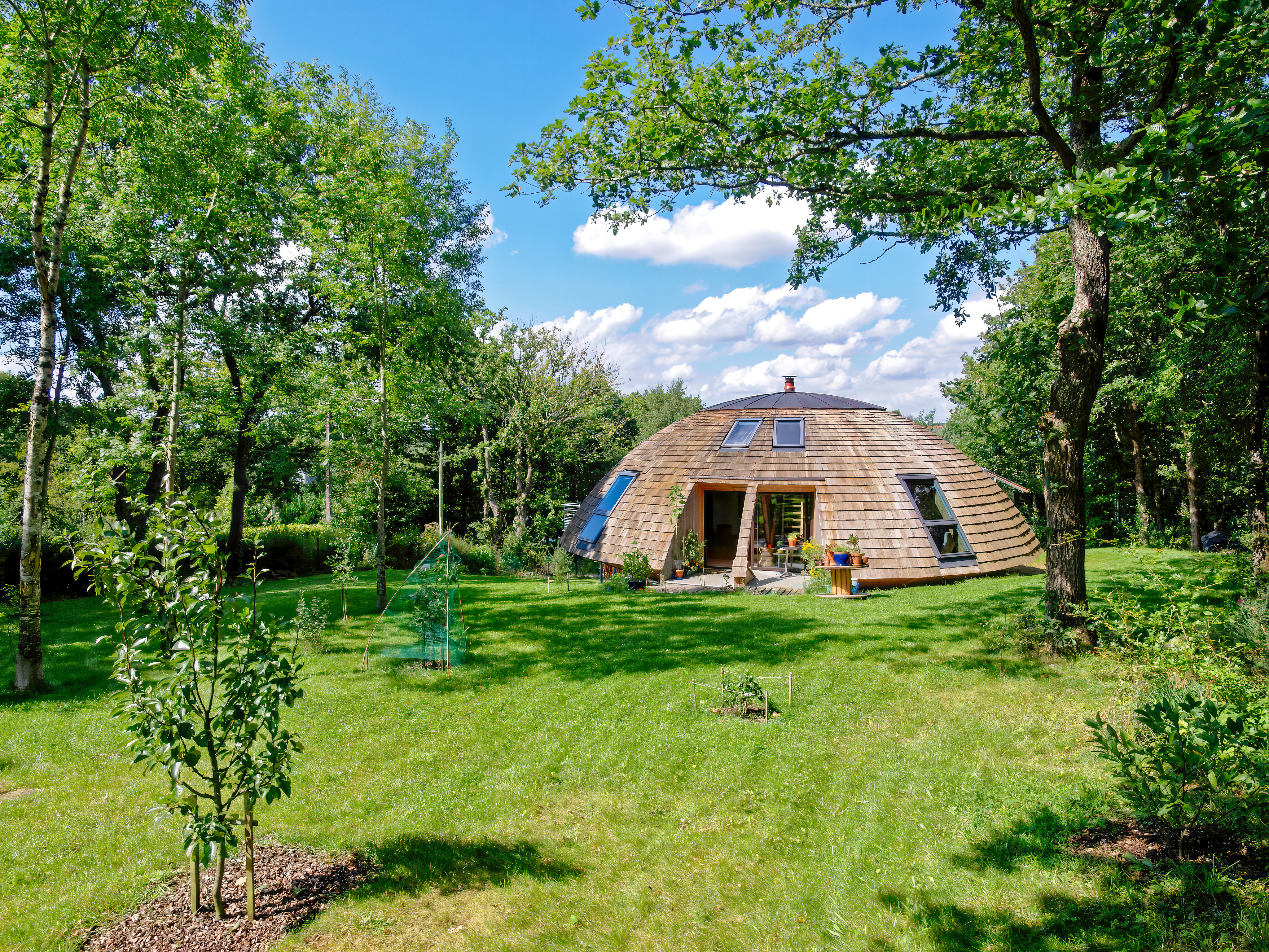Domespace la maison qui respecte le climat : extérieur et jardin.