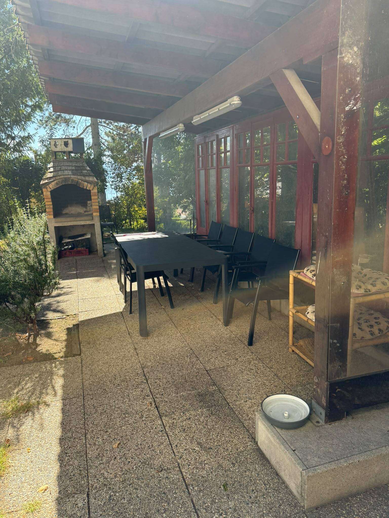 Exterior view 6