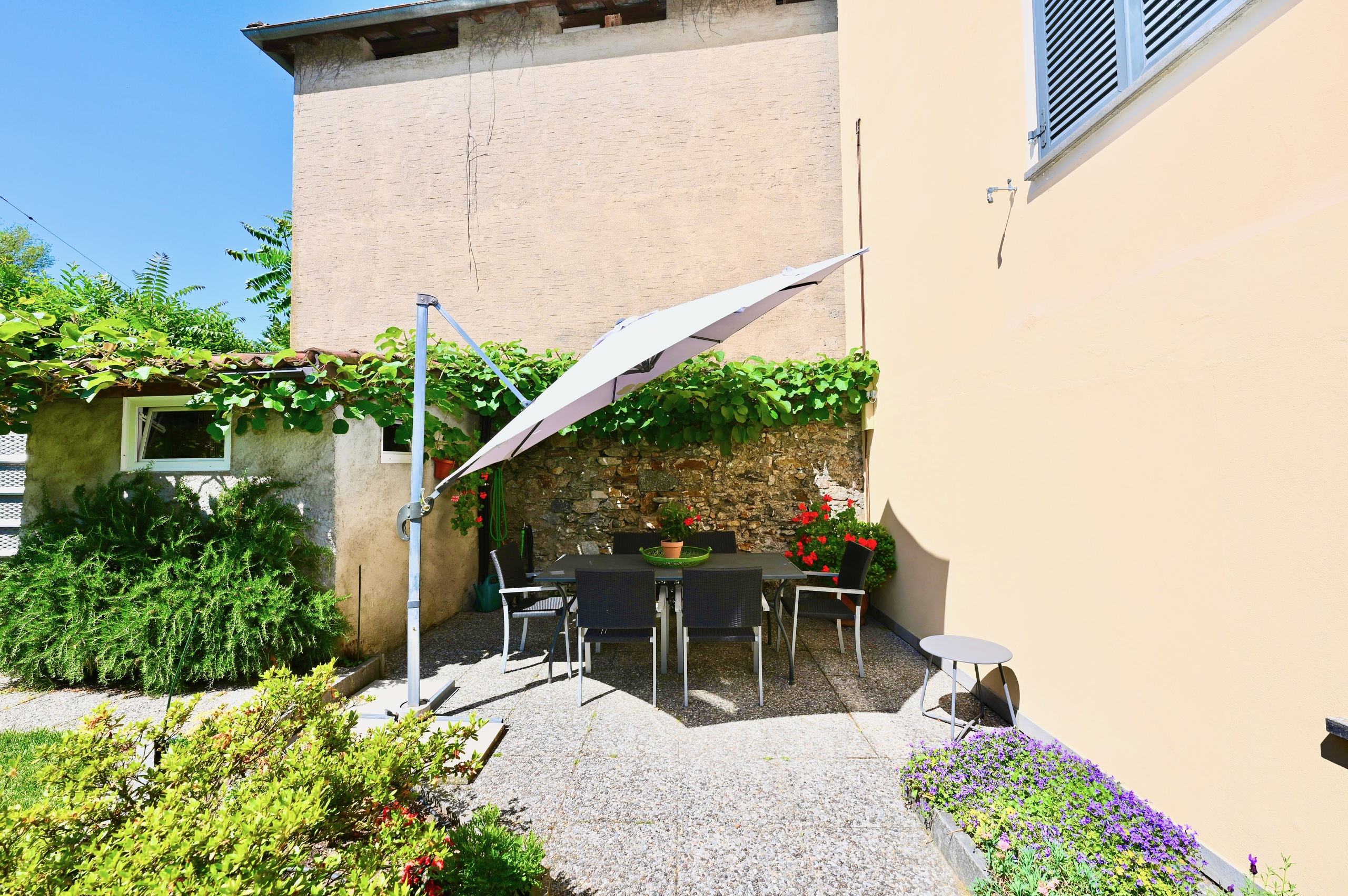 Vista esteriore 1