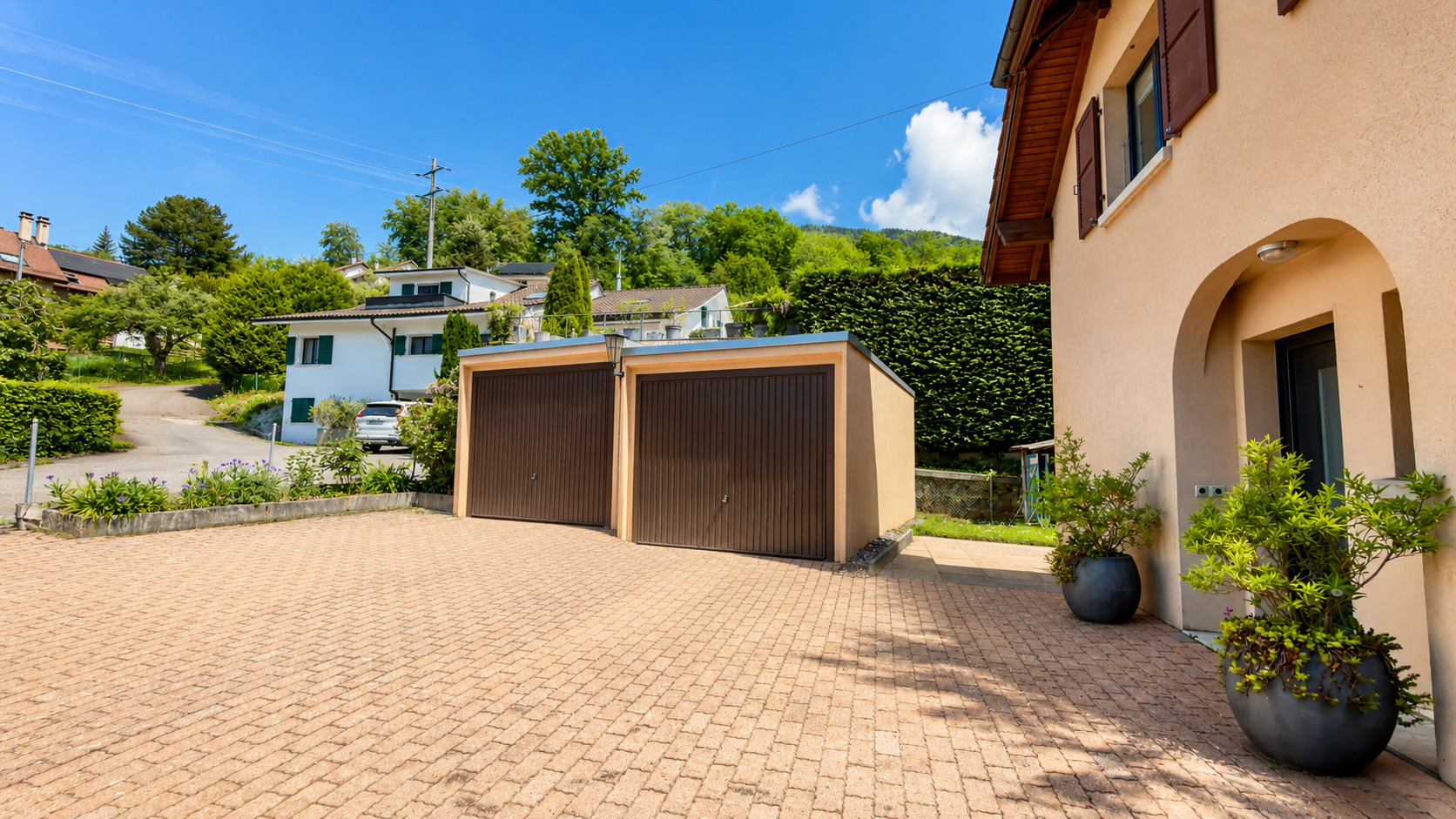Exterior view 4