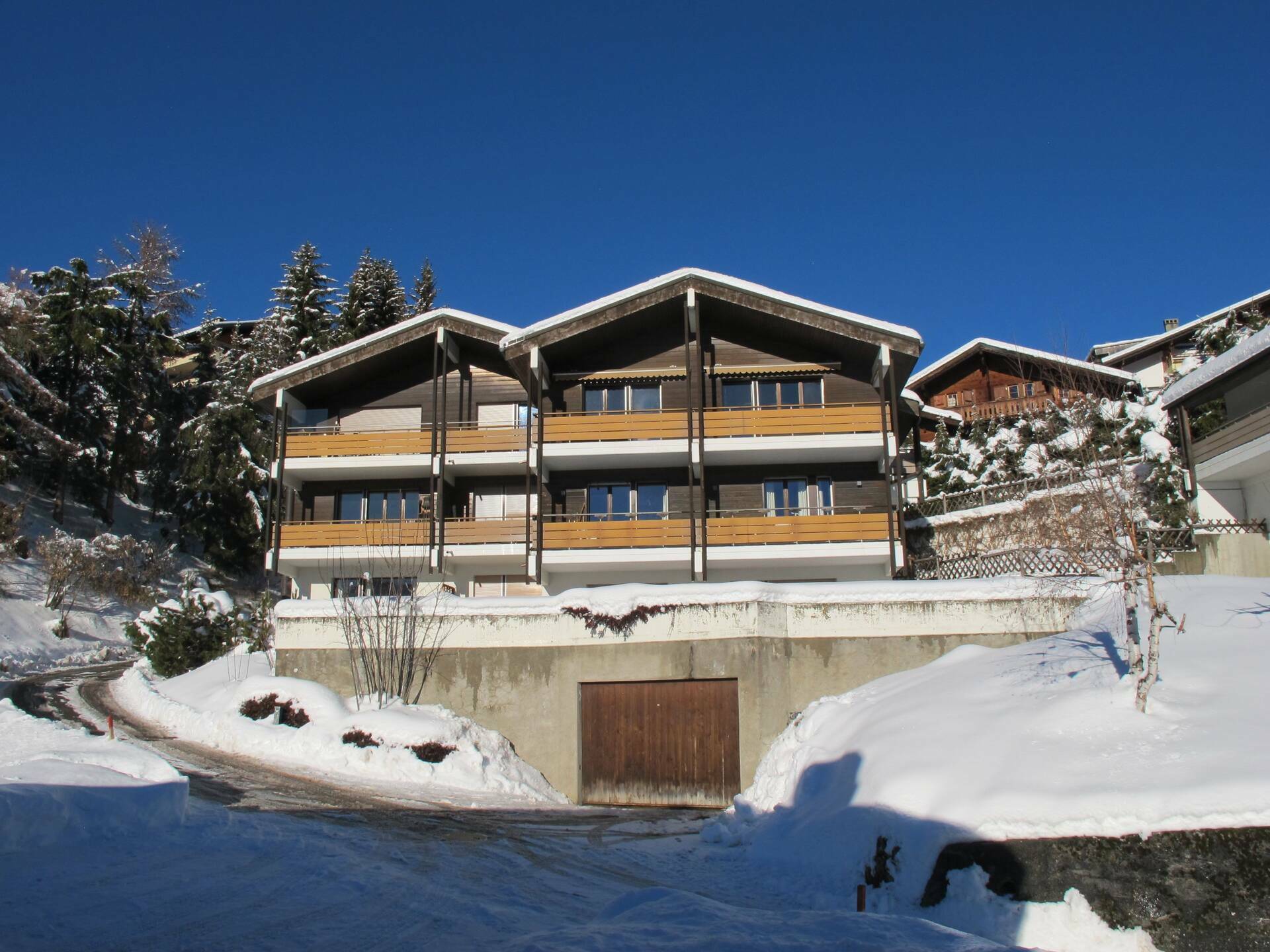 Façade Sud avec entrée garage