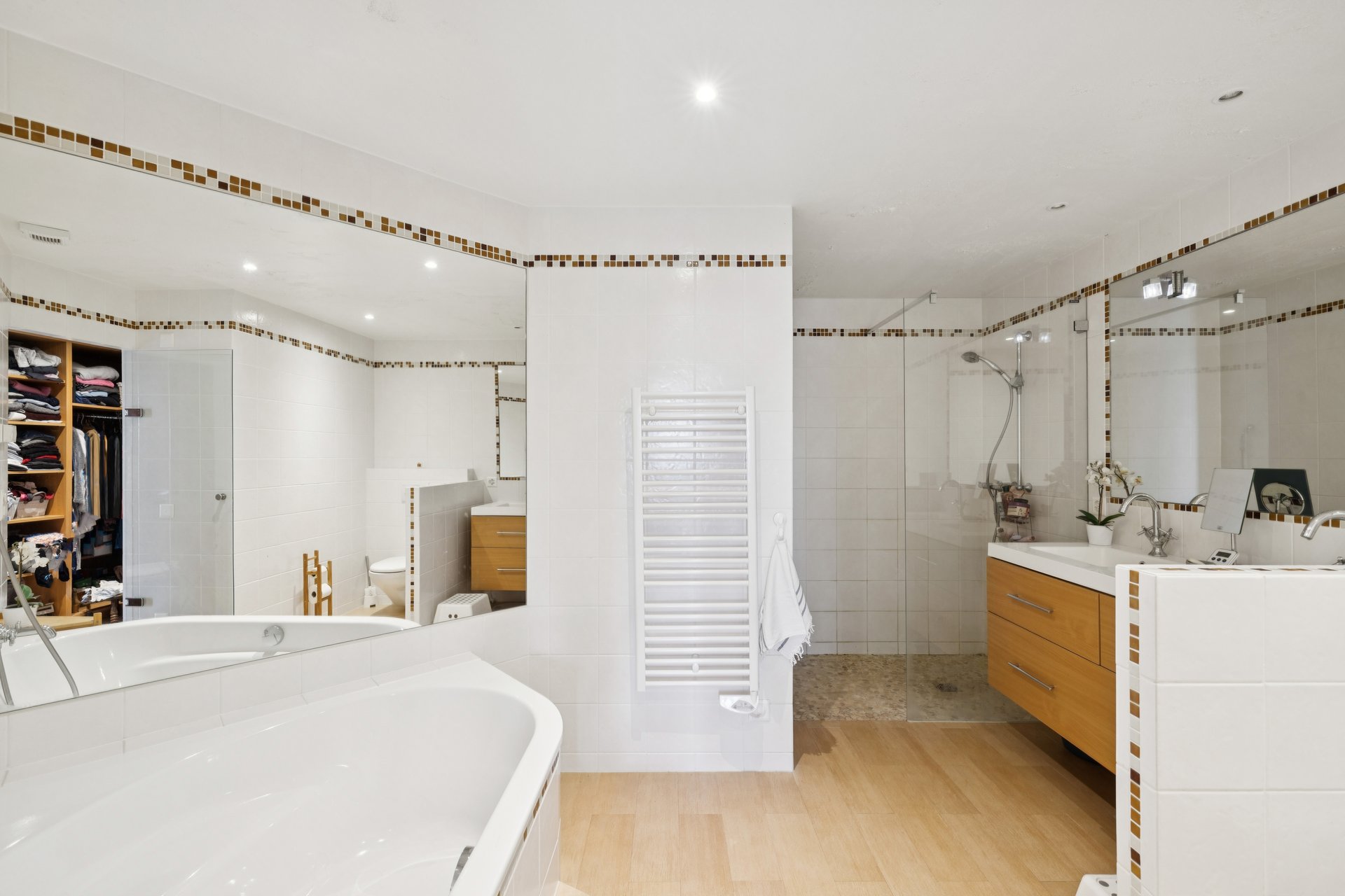 Salle de douche/bain/WC