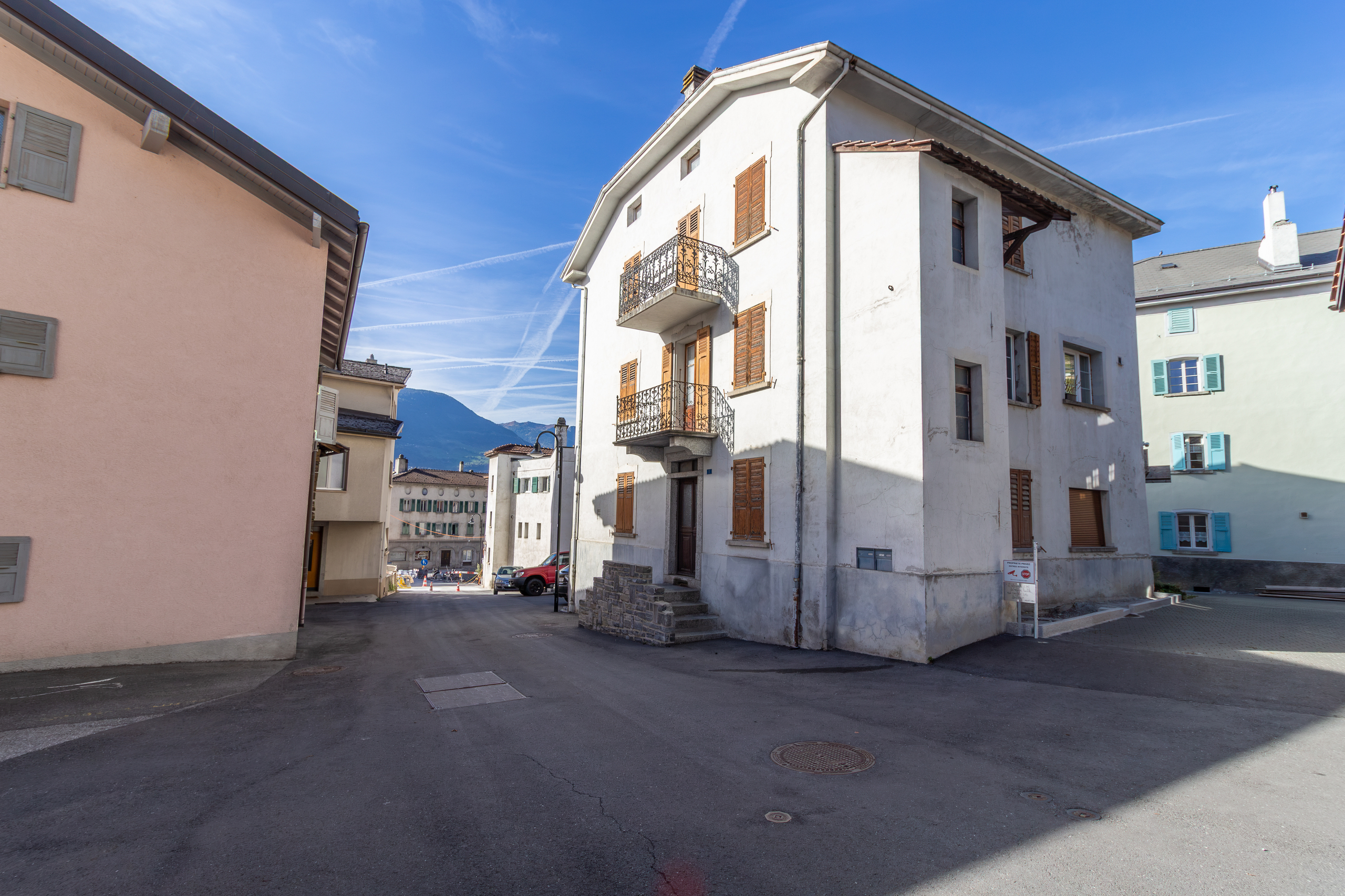 Exterior view 8
