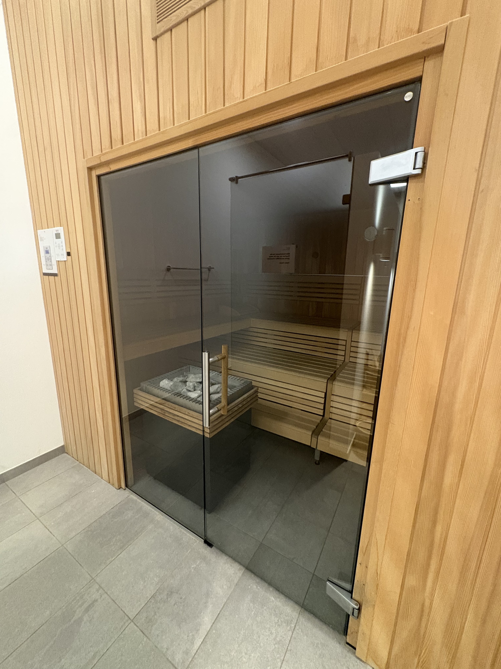 finnische Sauna: ca. 80-90 Grad 