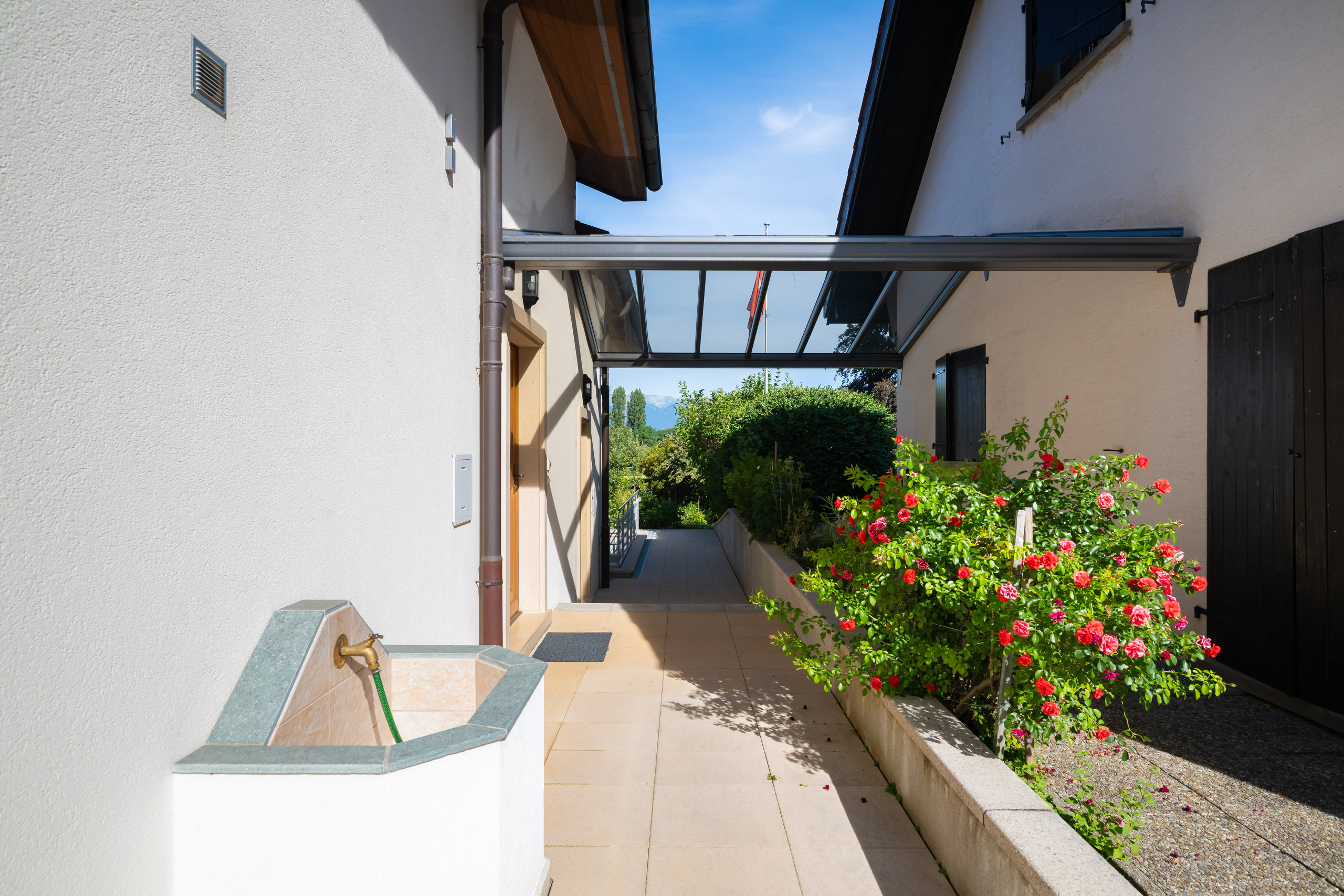 Exterior view 3