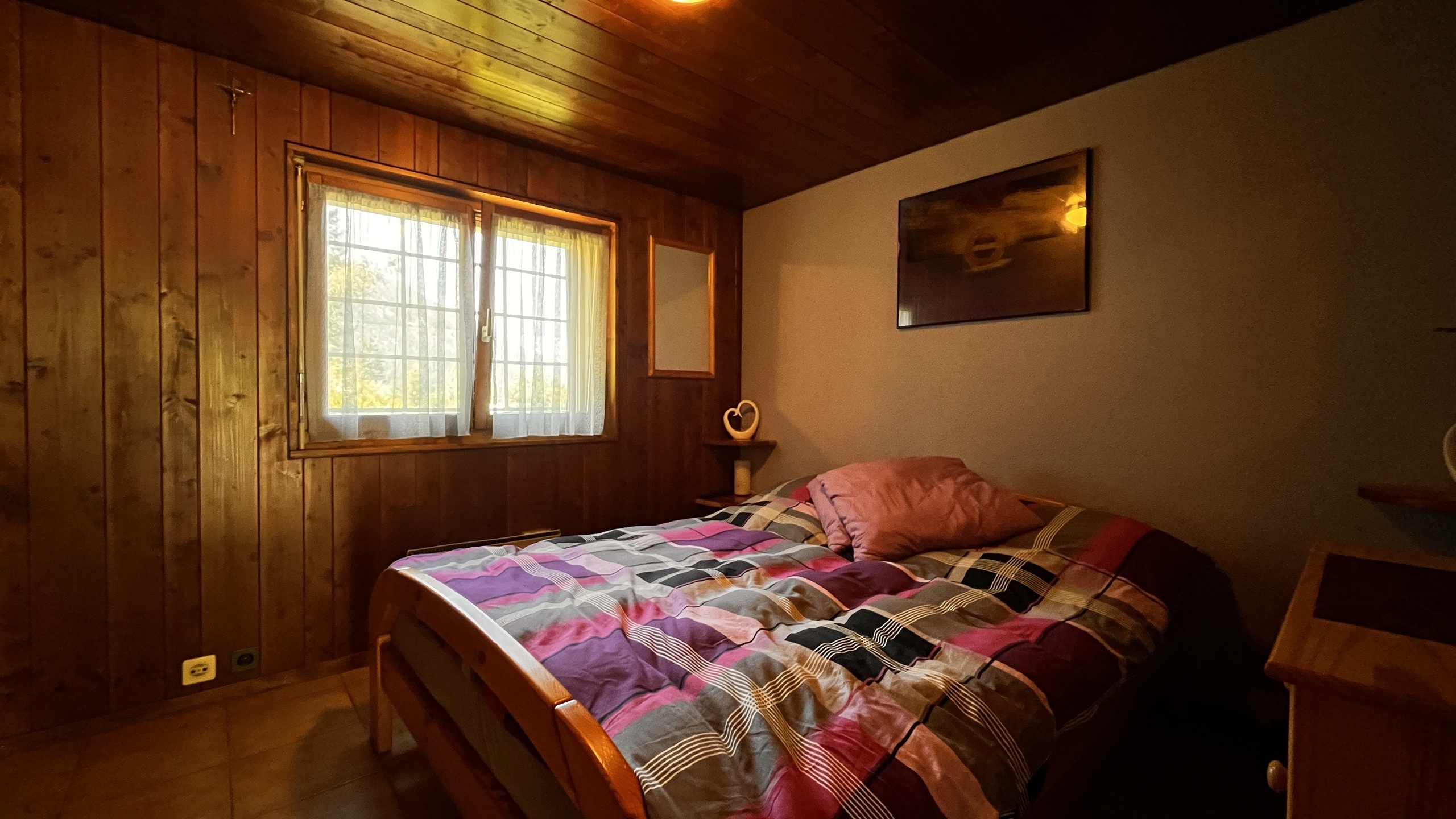 Chambre principale au rez supérieur Chambre principale au rez supérieur