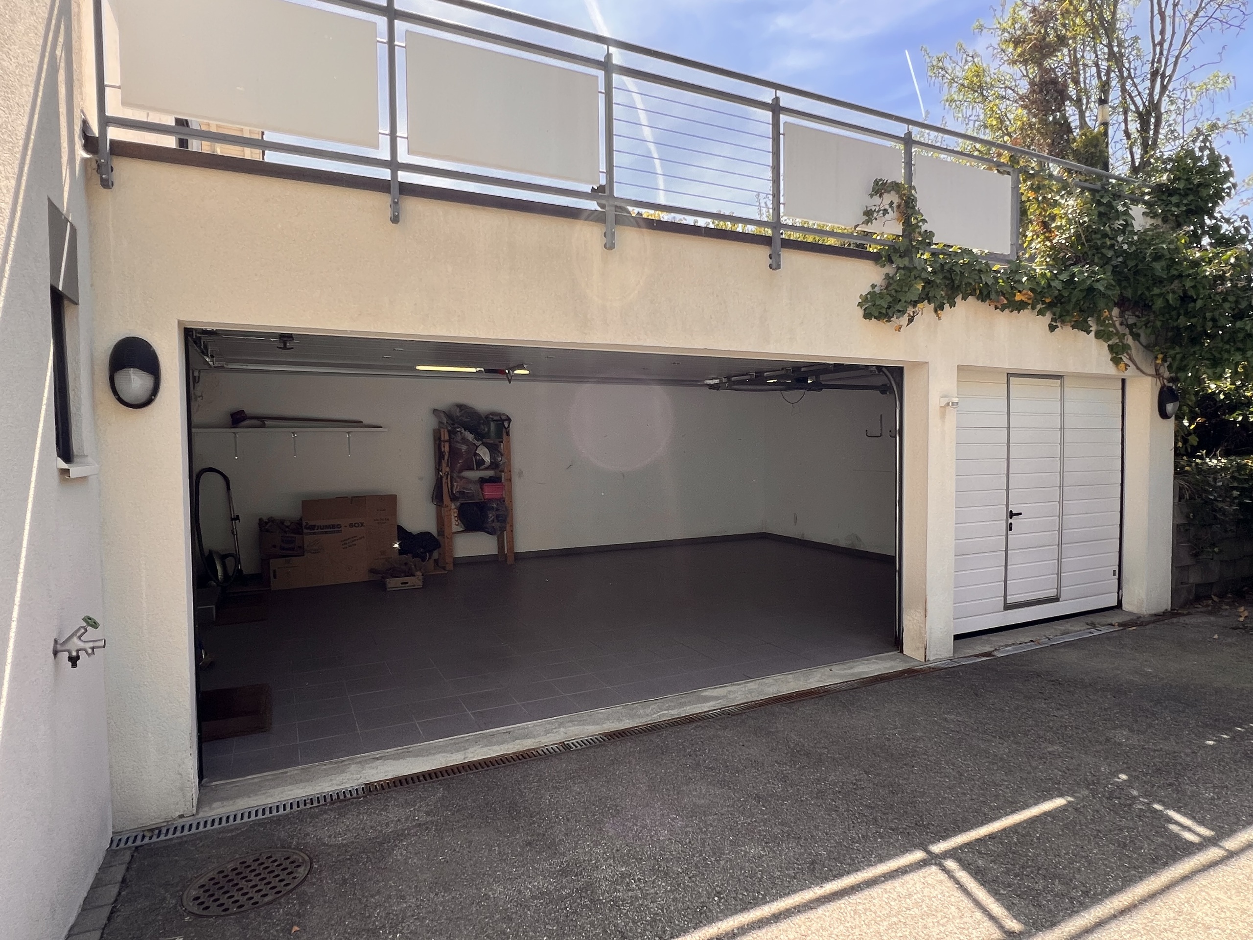 Garage triple