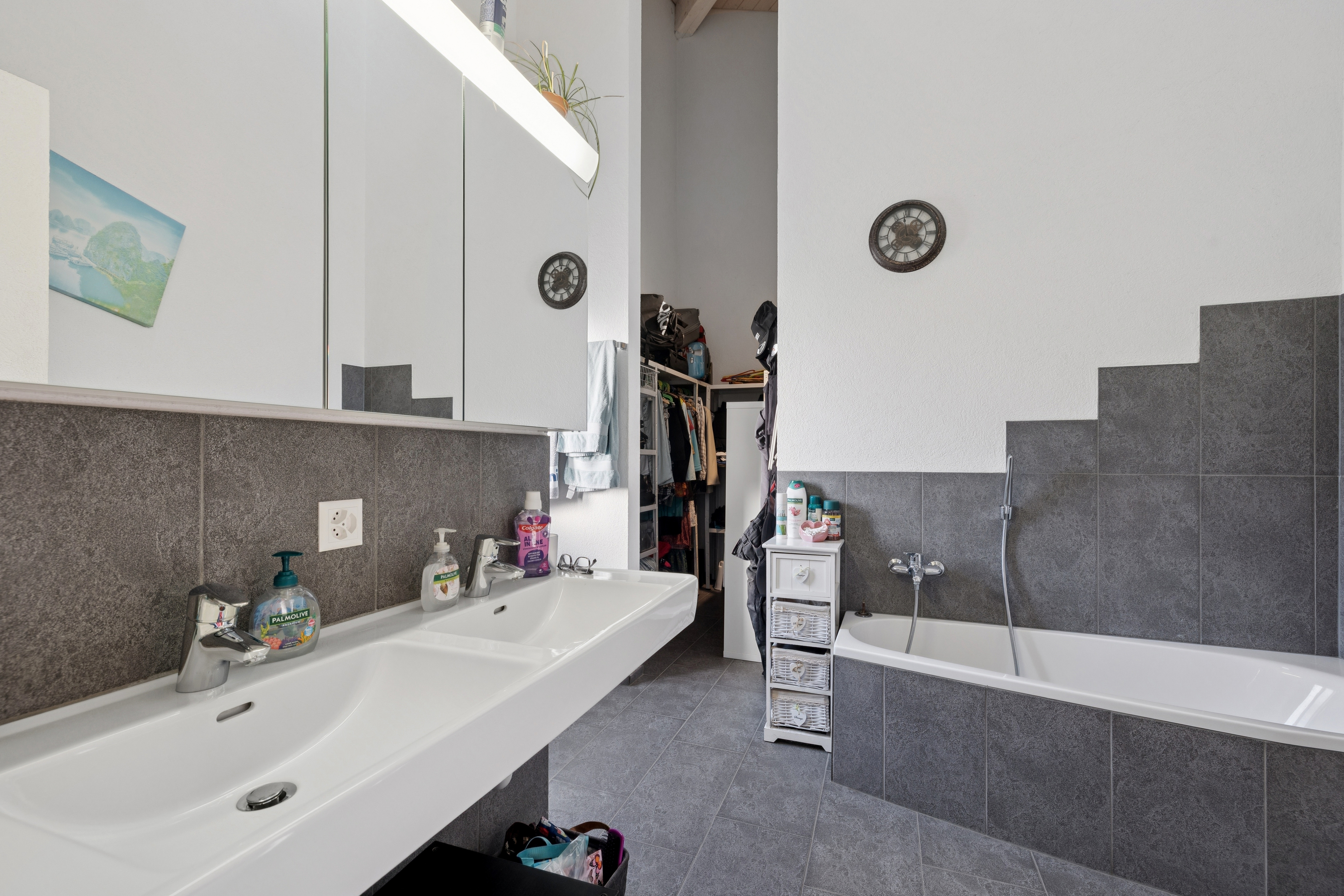 Badezimmer en Suite mit Ankleideraum 