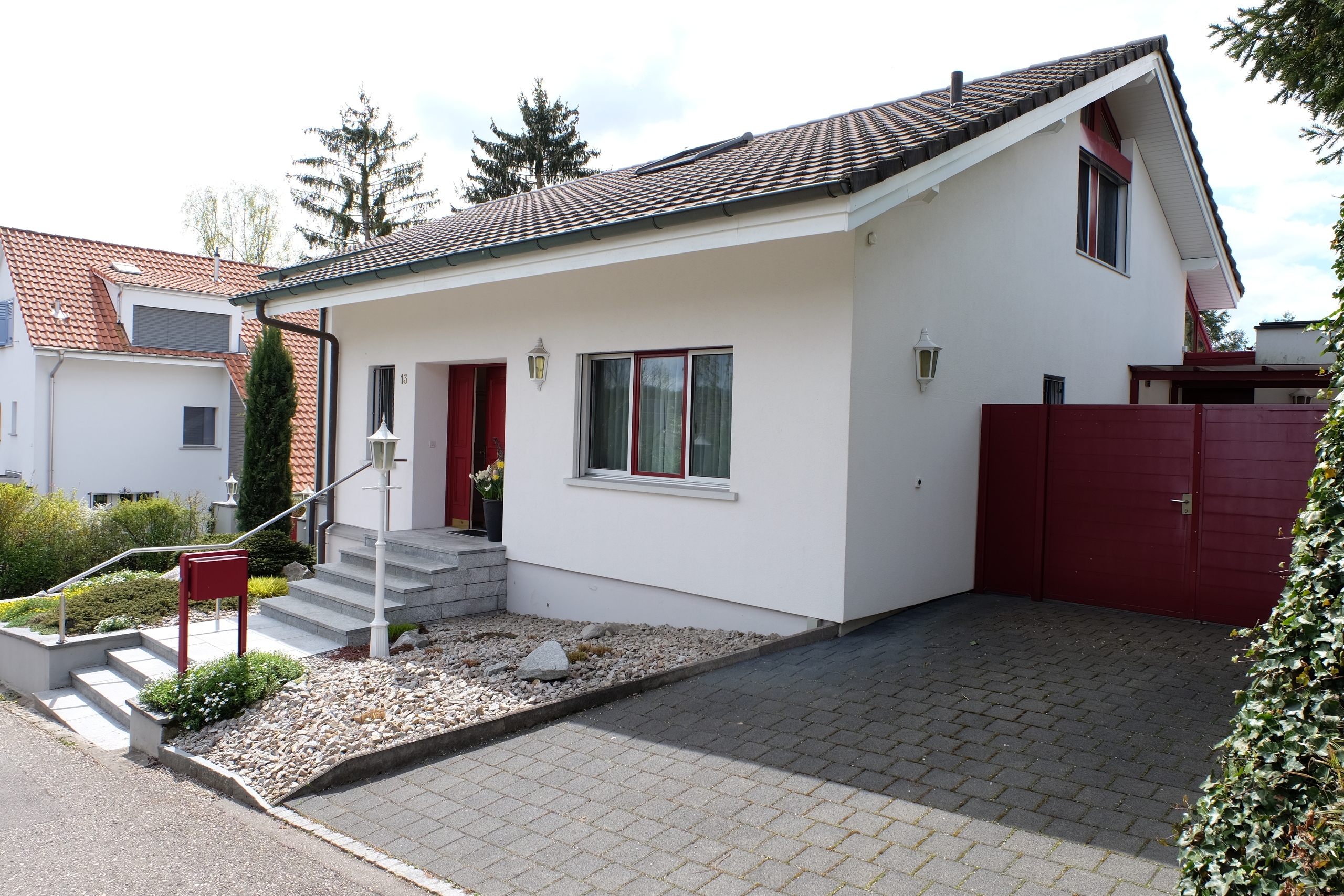 Nebentor mit Abstellplatz Nebentor mit Abstellplatz