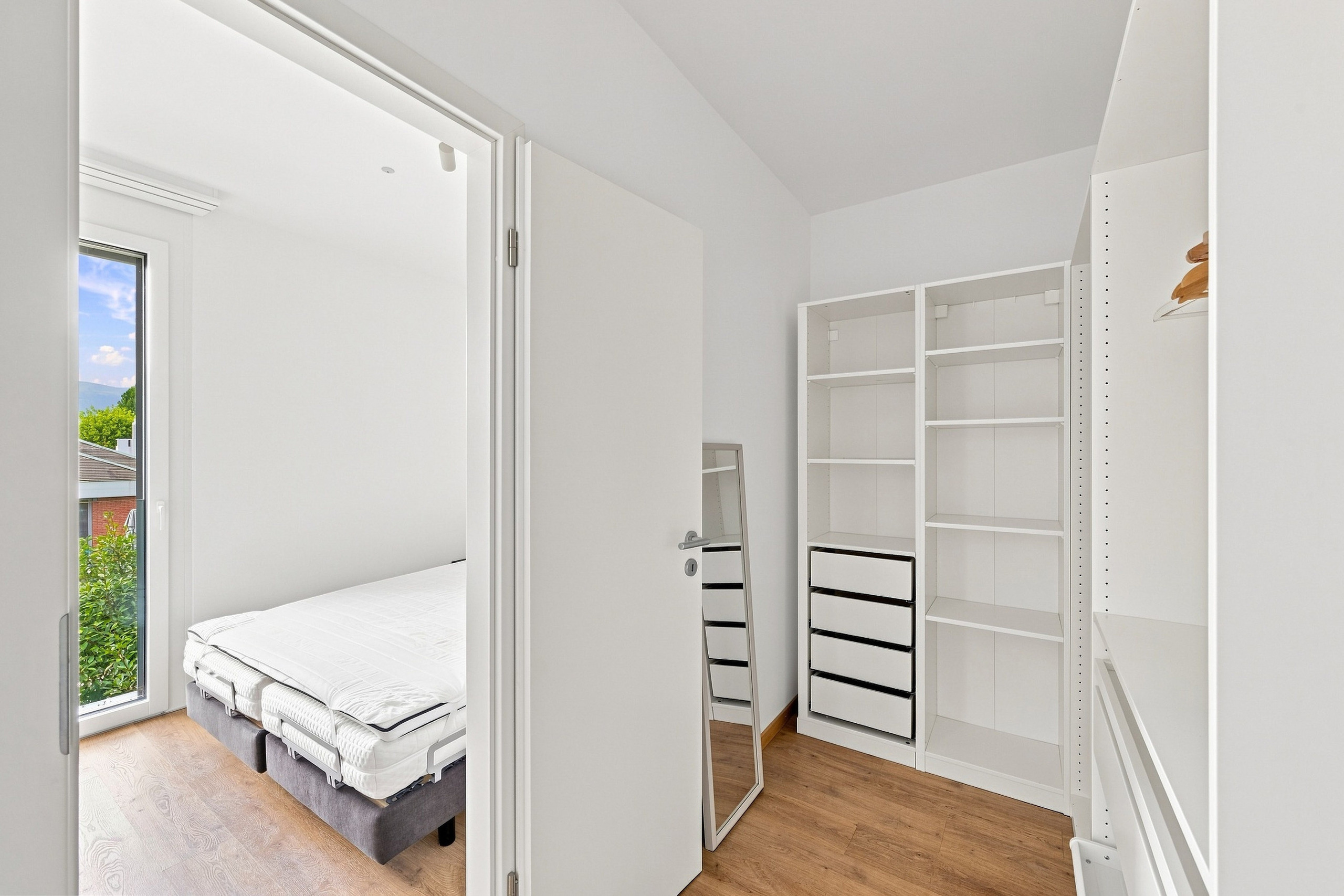 Interior view 8