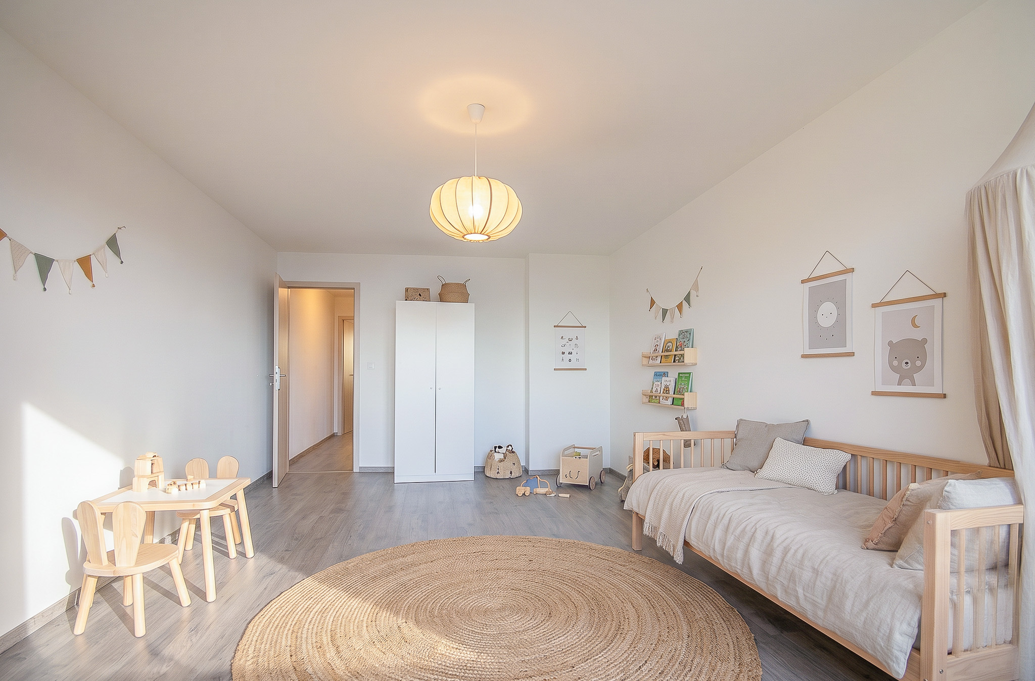 Chambre no 2 au 2ème niveau (accès direct au balcon)