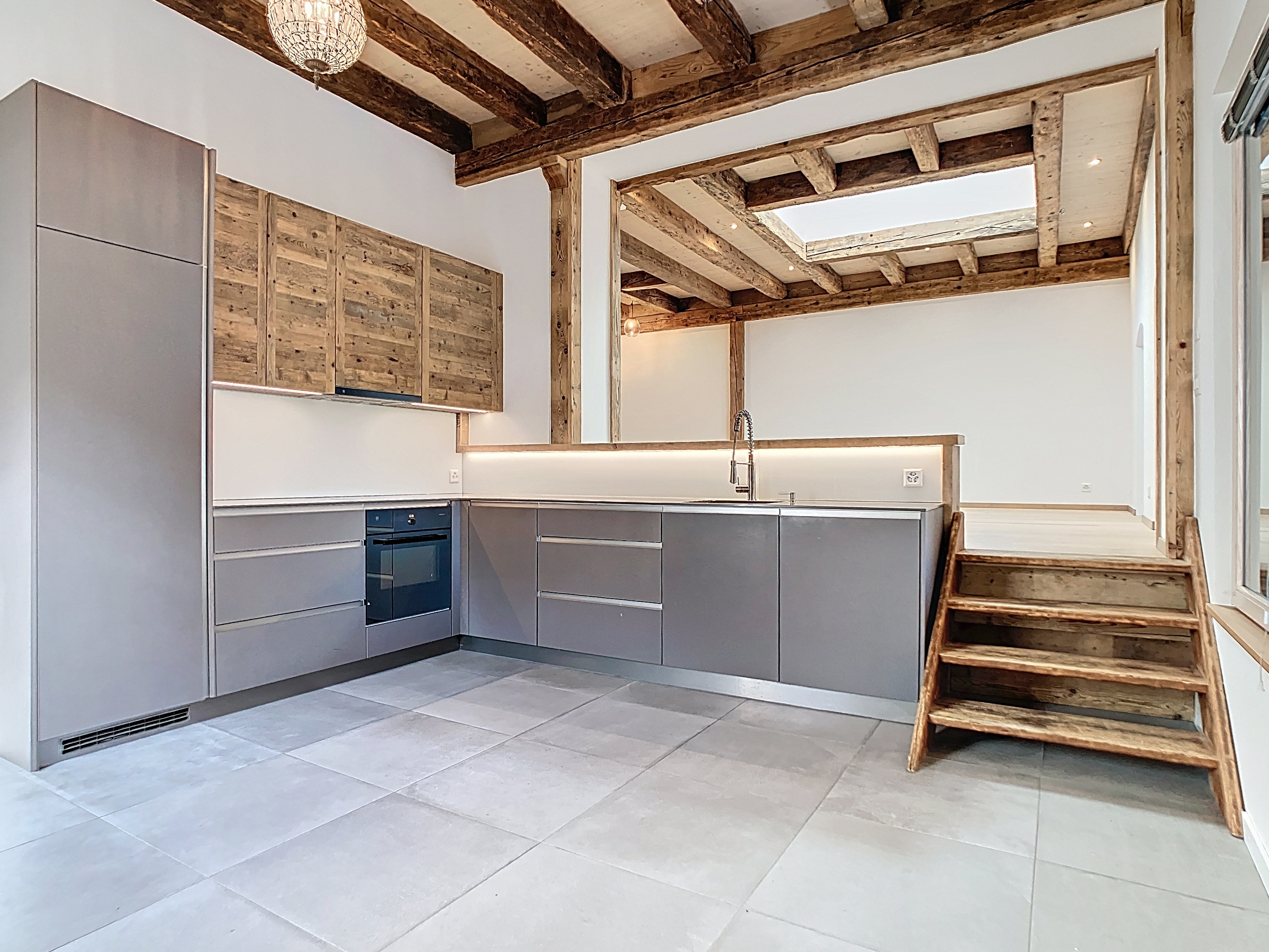 Cuisine équipée semi ouverte sur le séjour