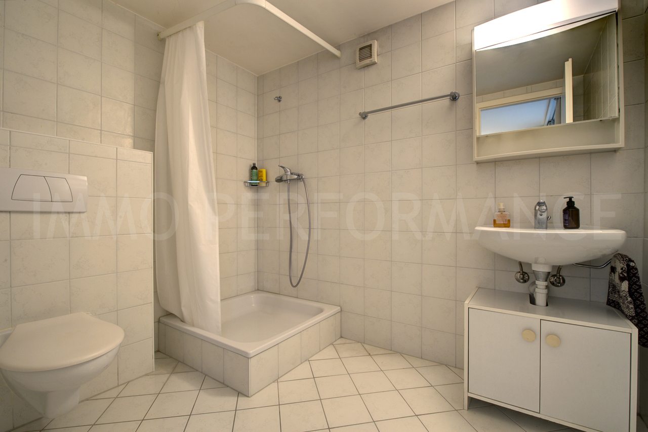 Salle de douche sous-sol