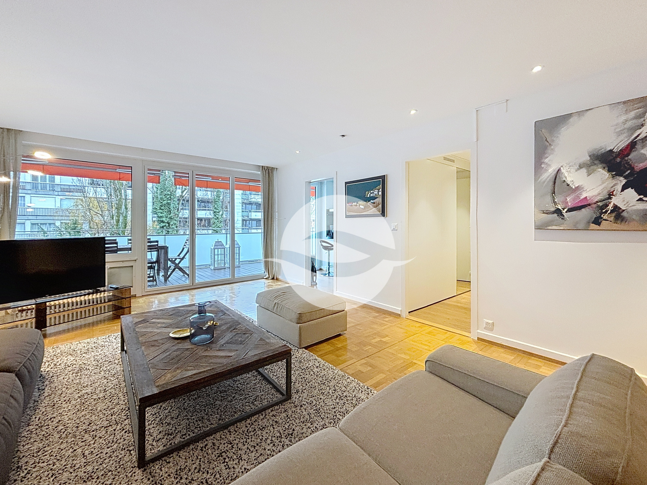 Pièce de vie accès terrasse couverte