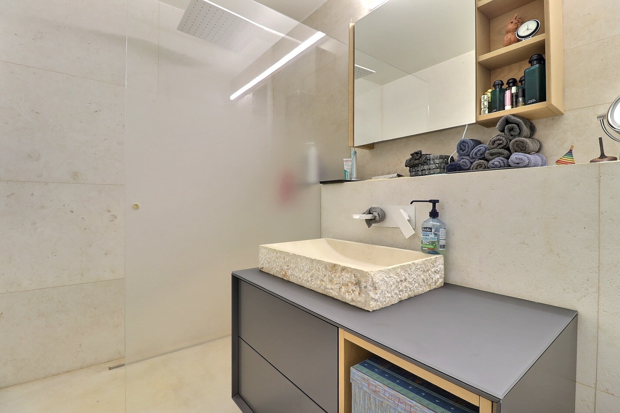 Interior view 6