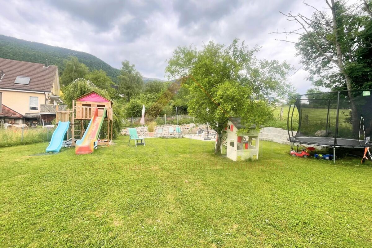 Spielplatz / Aussenfläche ? Aire de jeux / espace extérieur