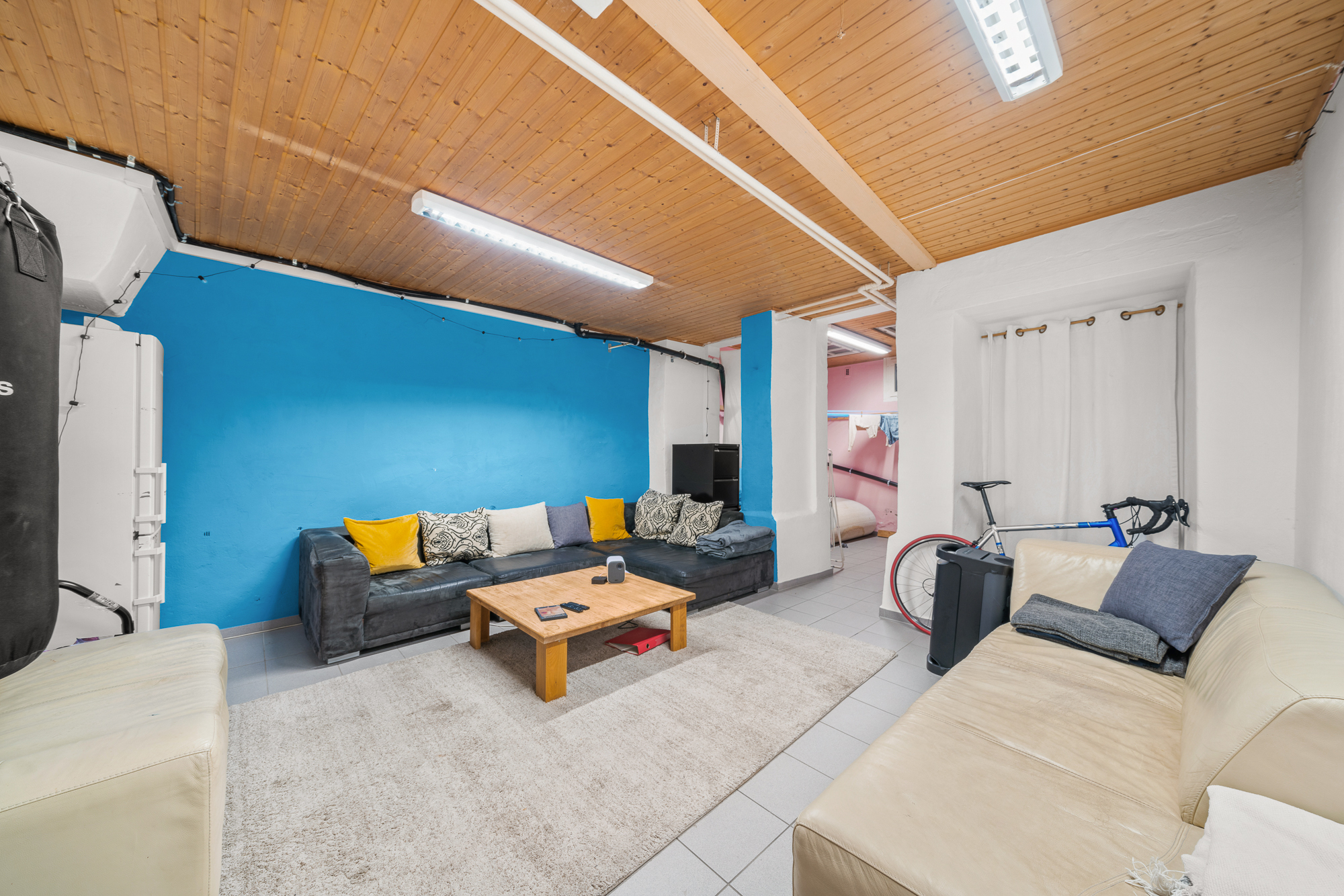 Disponible et buanderie