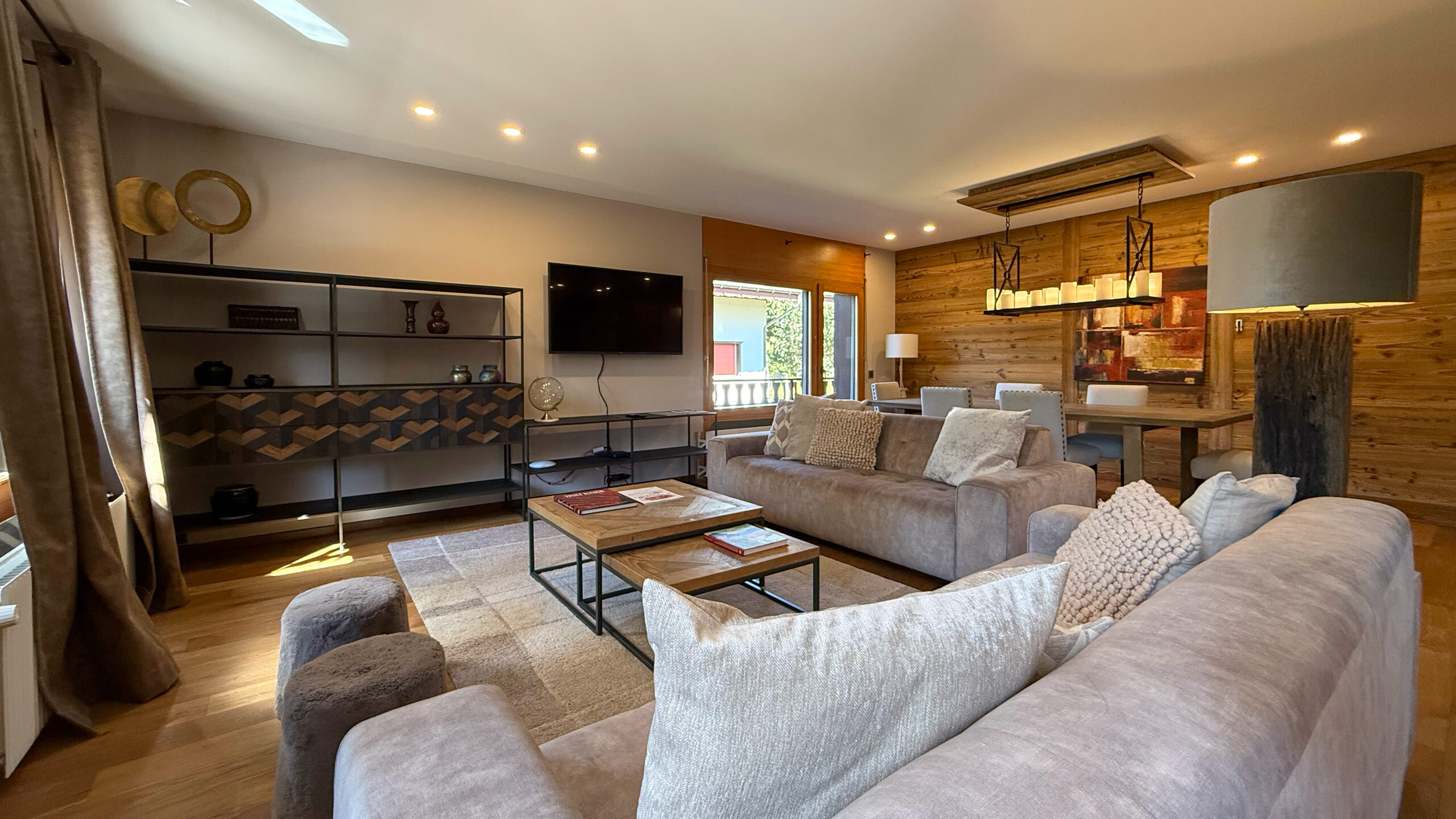 Living room - Sitting area (View 1)