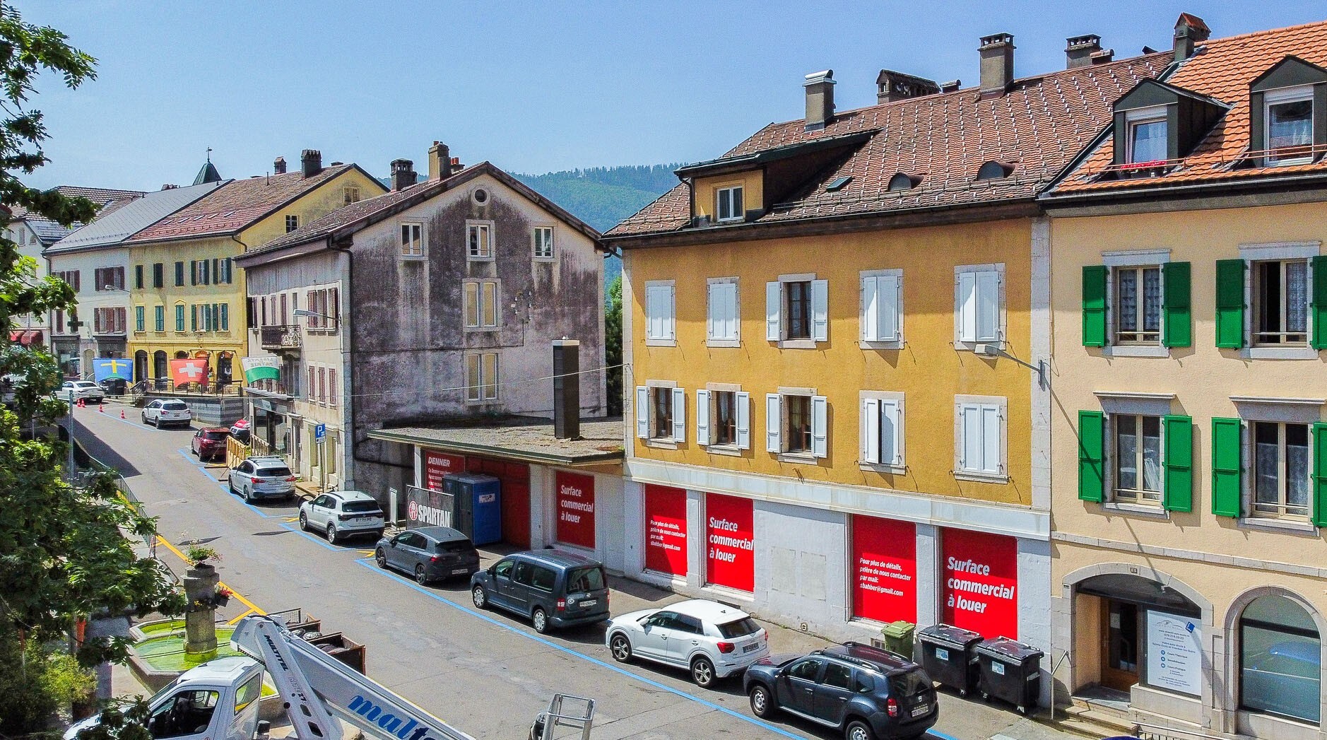 Vue sur le bâtiment - Rue Centrale