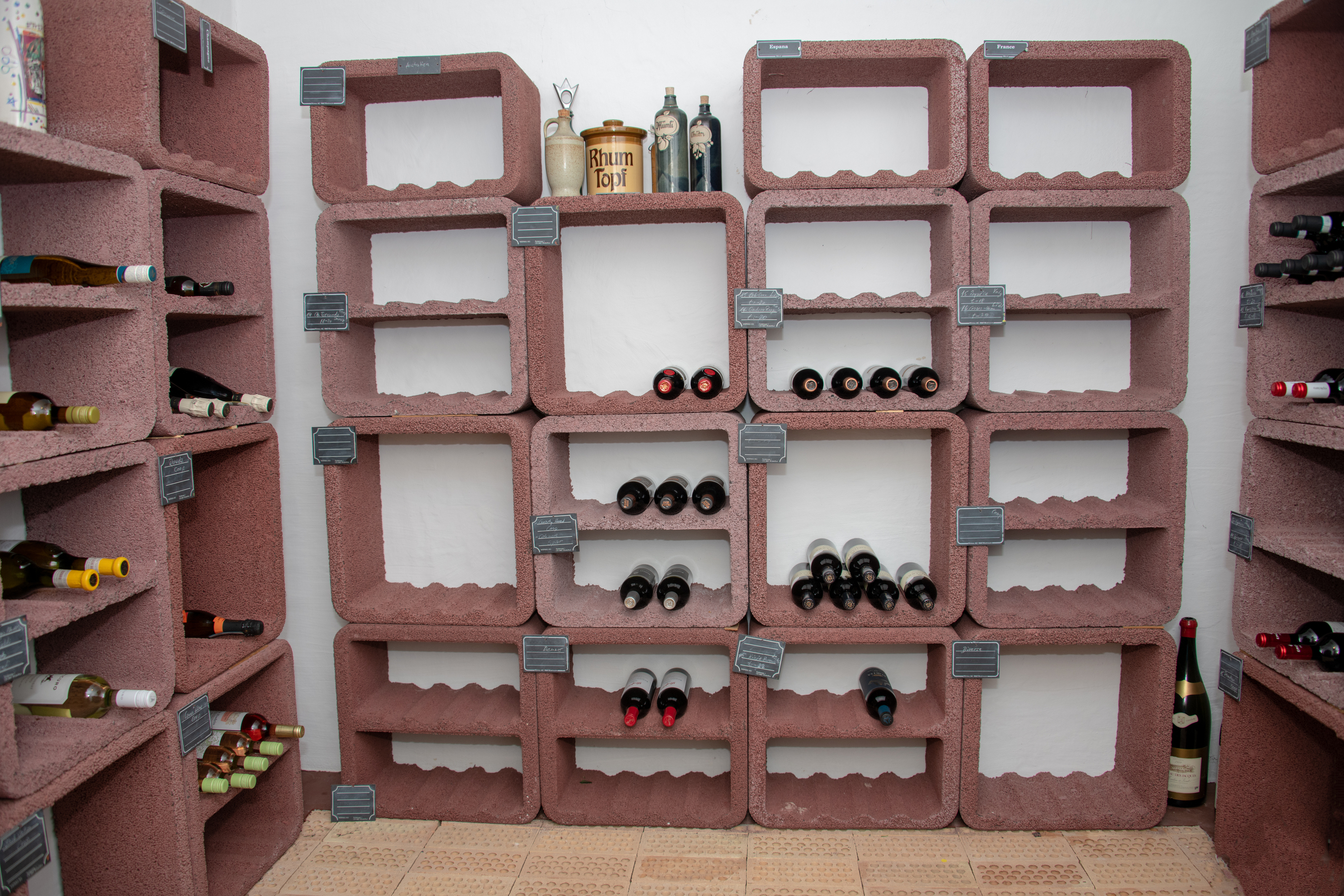 Weinkeller mit Naturboden Weinkeller mit Naturboden