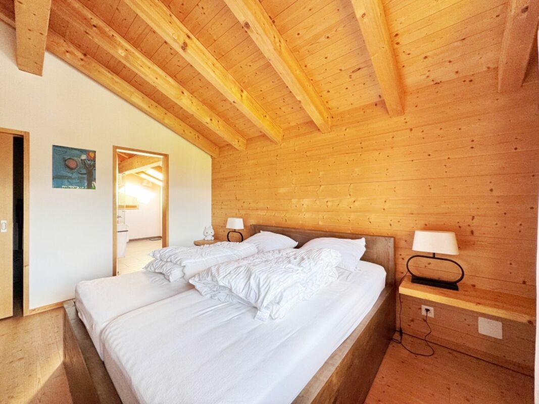 Schlafzimmer mit Ankleide u. Zugang Masterbad