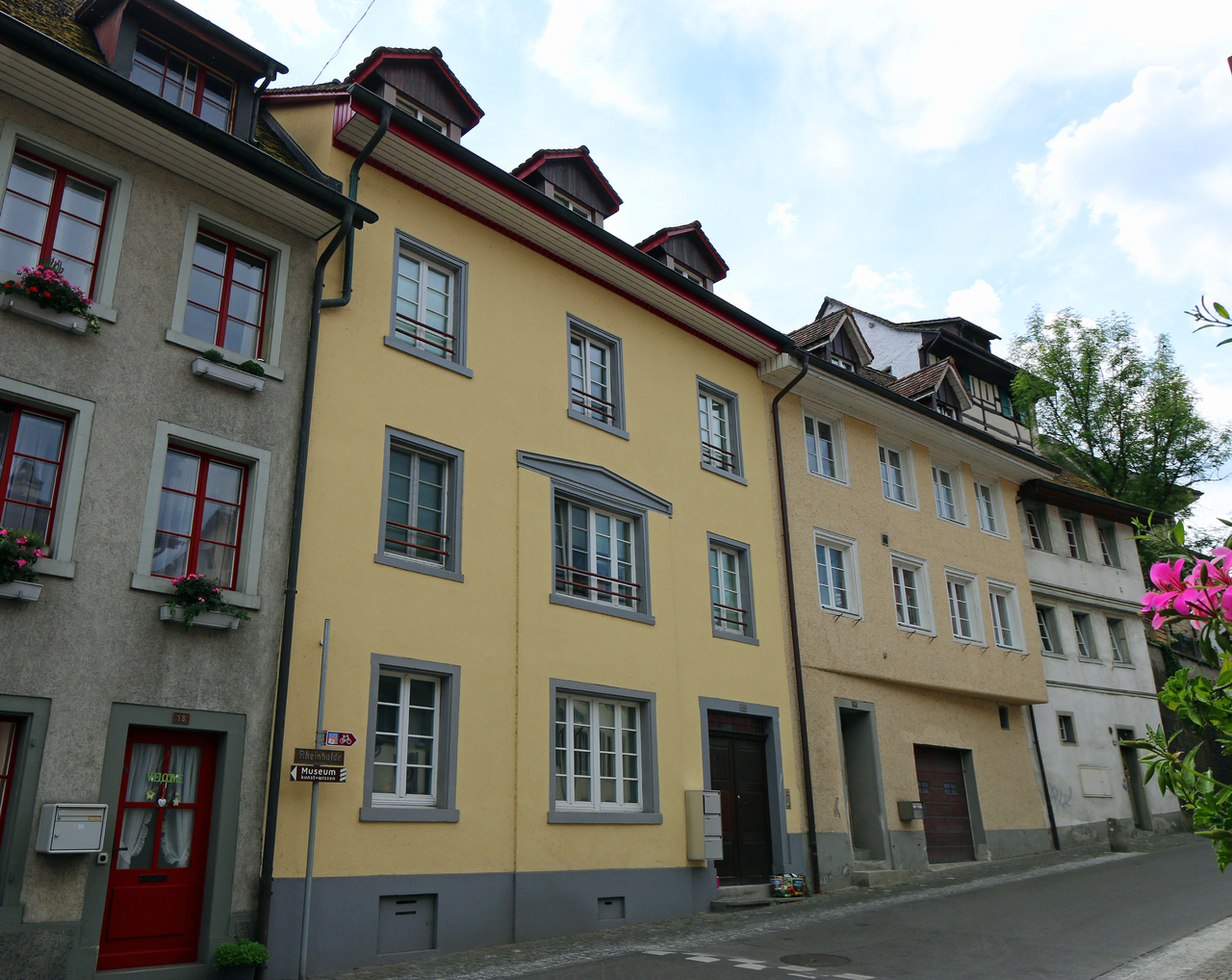 Gepflegte, 2017 komplett sanierte Liegenschaft