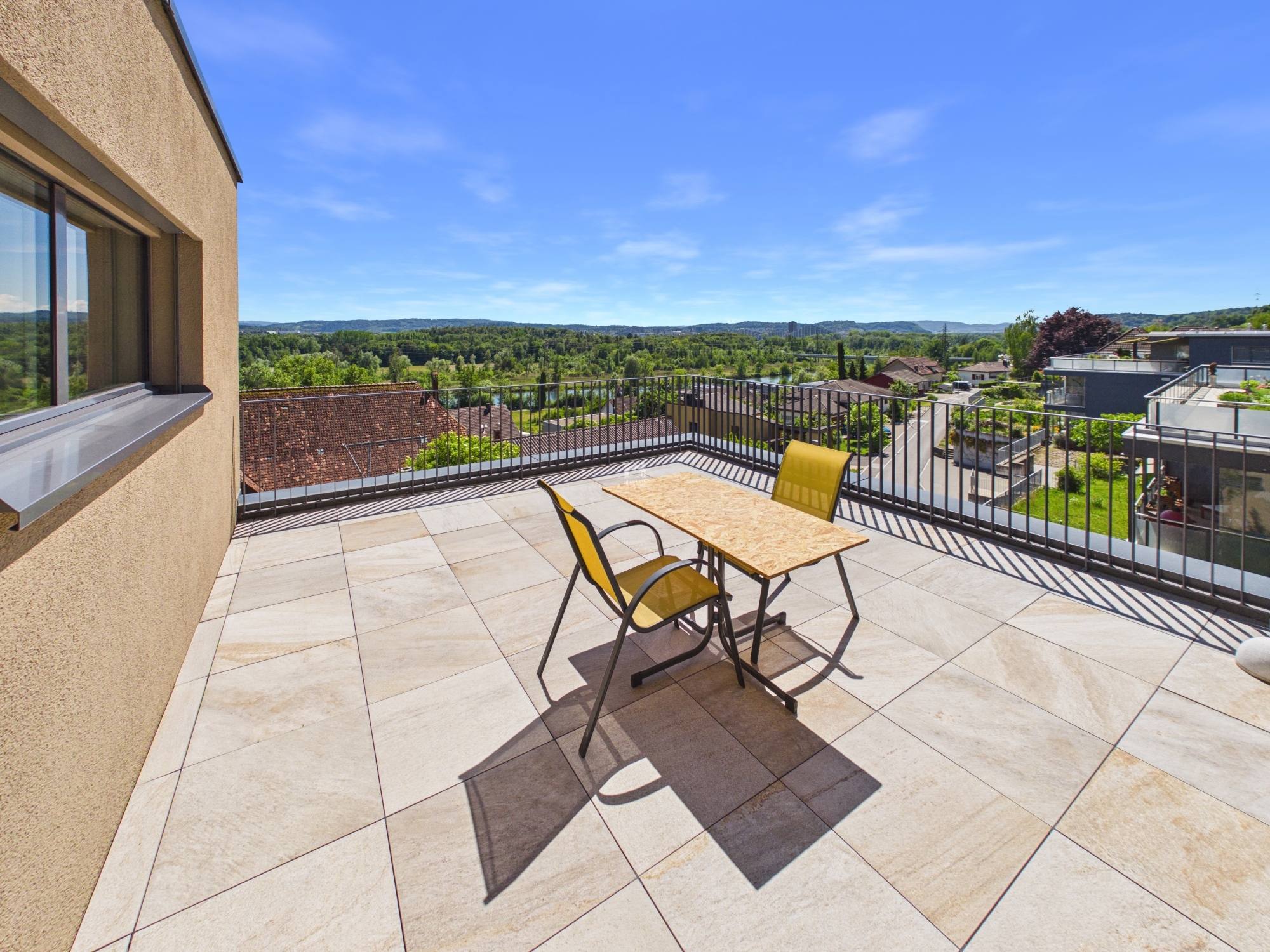 Terrasse (klein) - Private Frühstücksterrasse mit Morgensonne