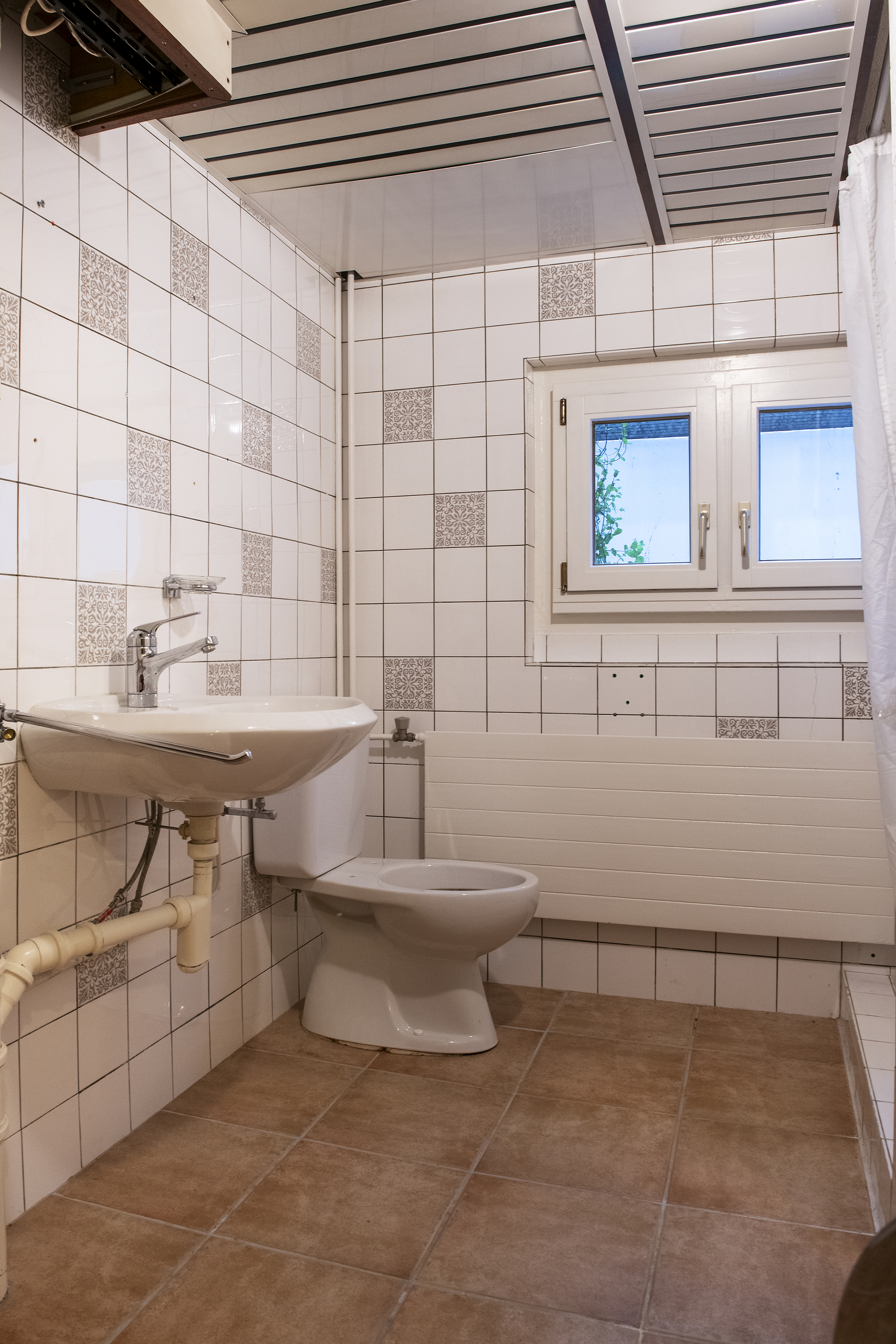 Badezimmer mit Dusche Erdgeschoss