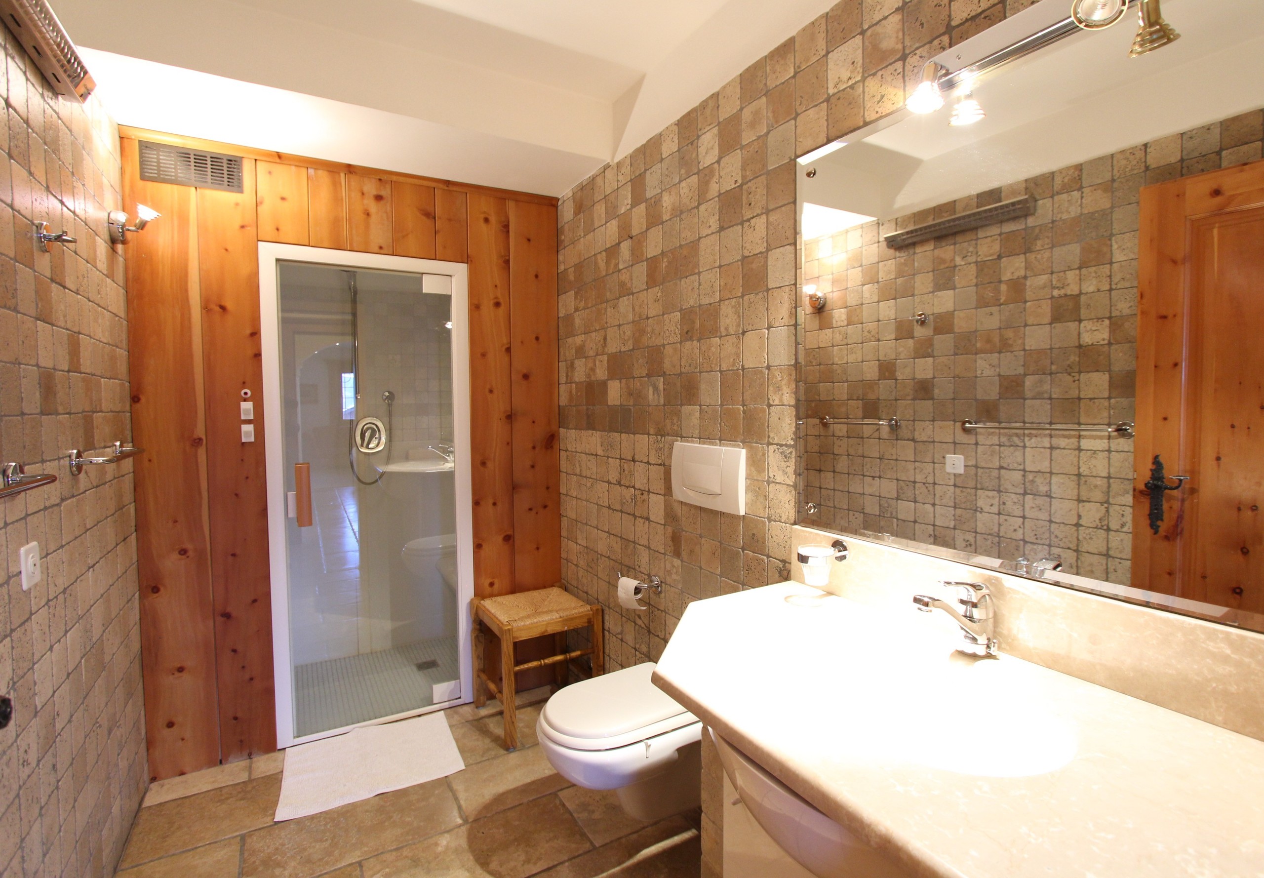 Ground Floor / Bathroom with hammam, sink and toilet