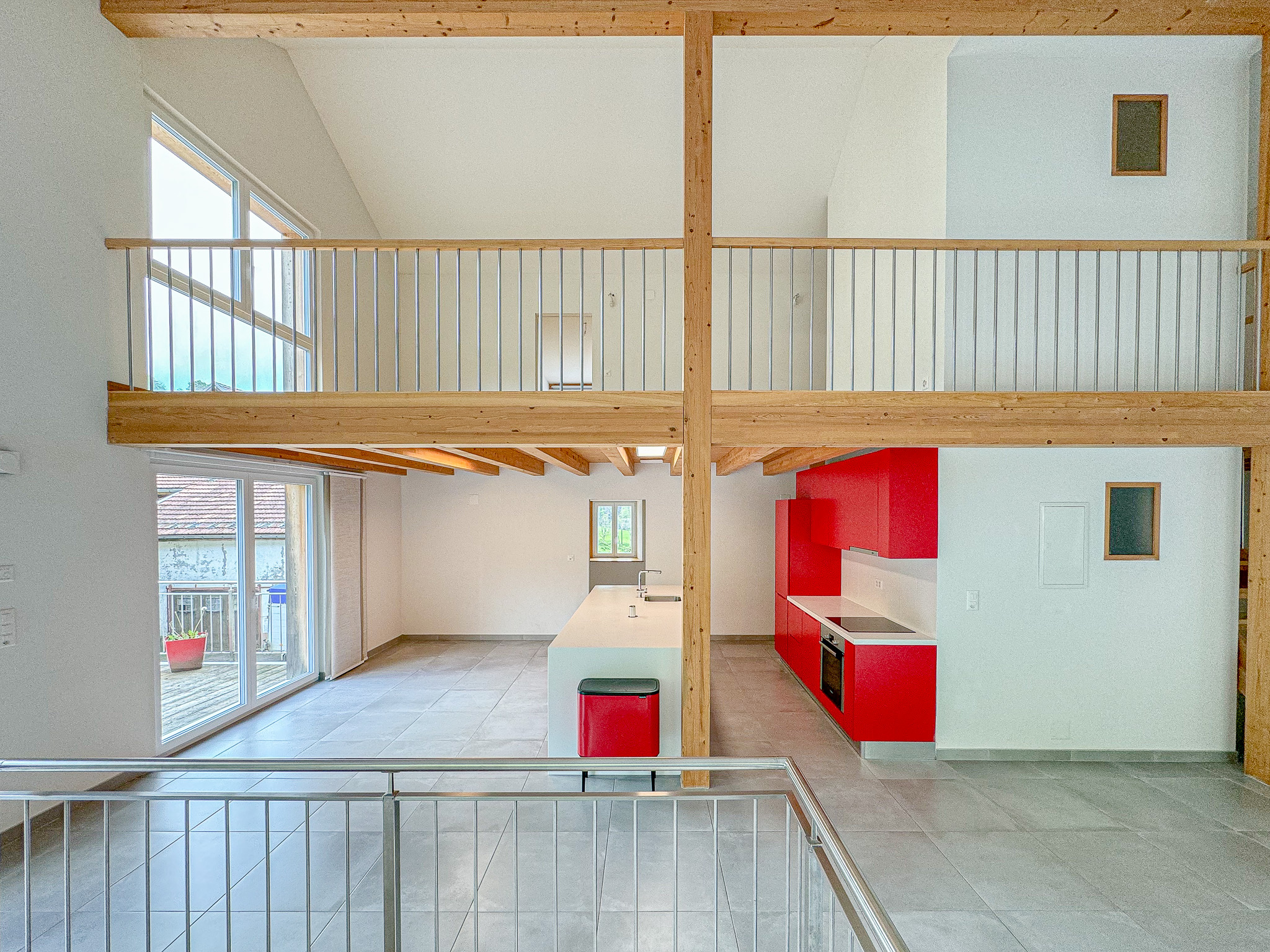 Duplex de 6 pces - cuisine ouverte sur le grand séjour équipé d'un poêle à bois Duplex de 6 pces - cuisine ouverte sur le grand séjour équipé d'un poêle à bois