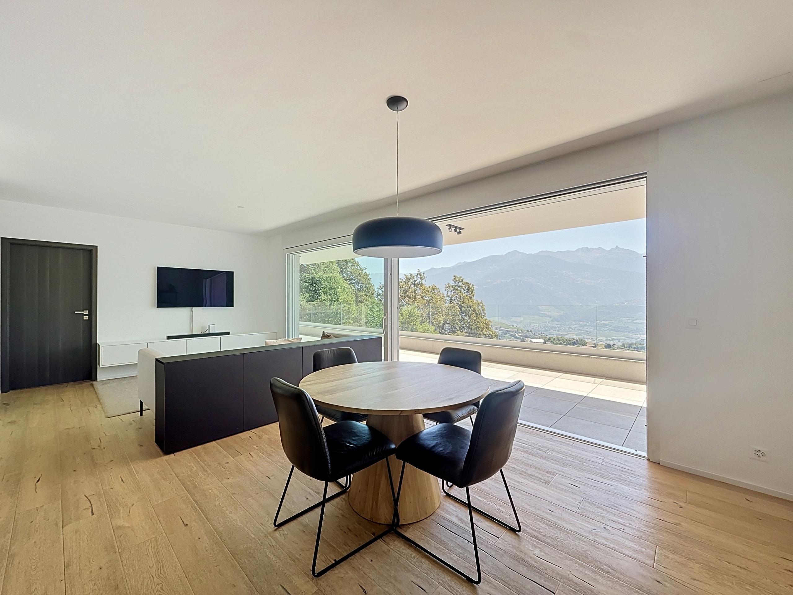 Interior view 4
